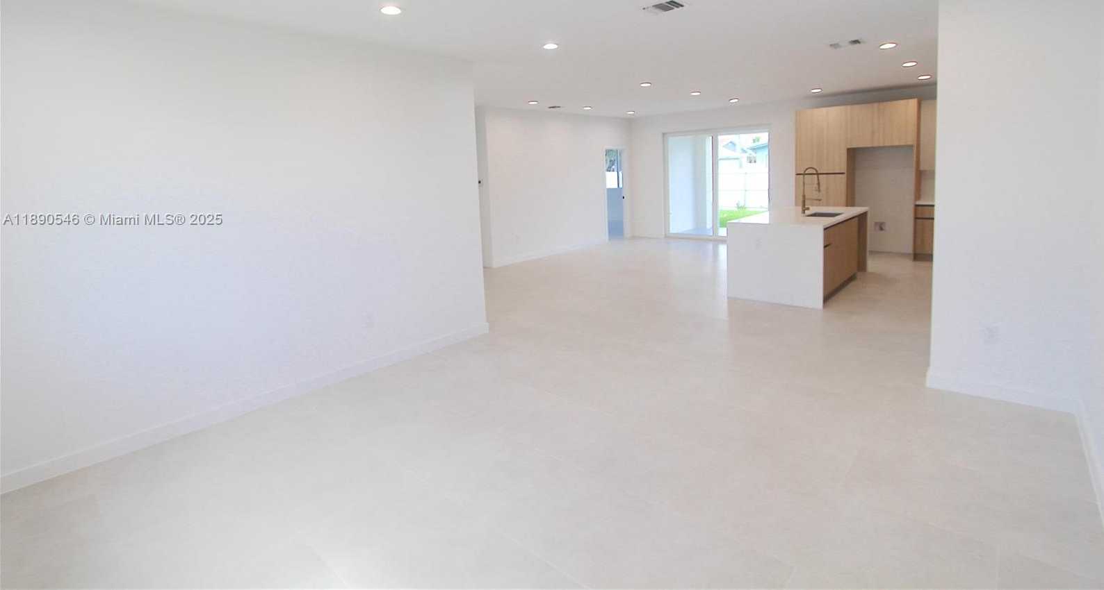 Small Image of 14980 BUCHANAN ST, Miami Number 6