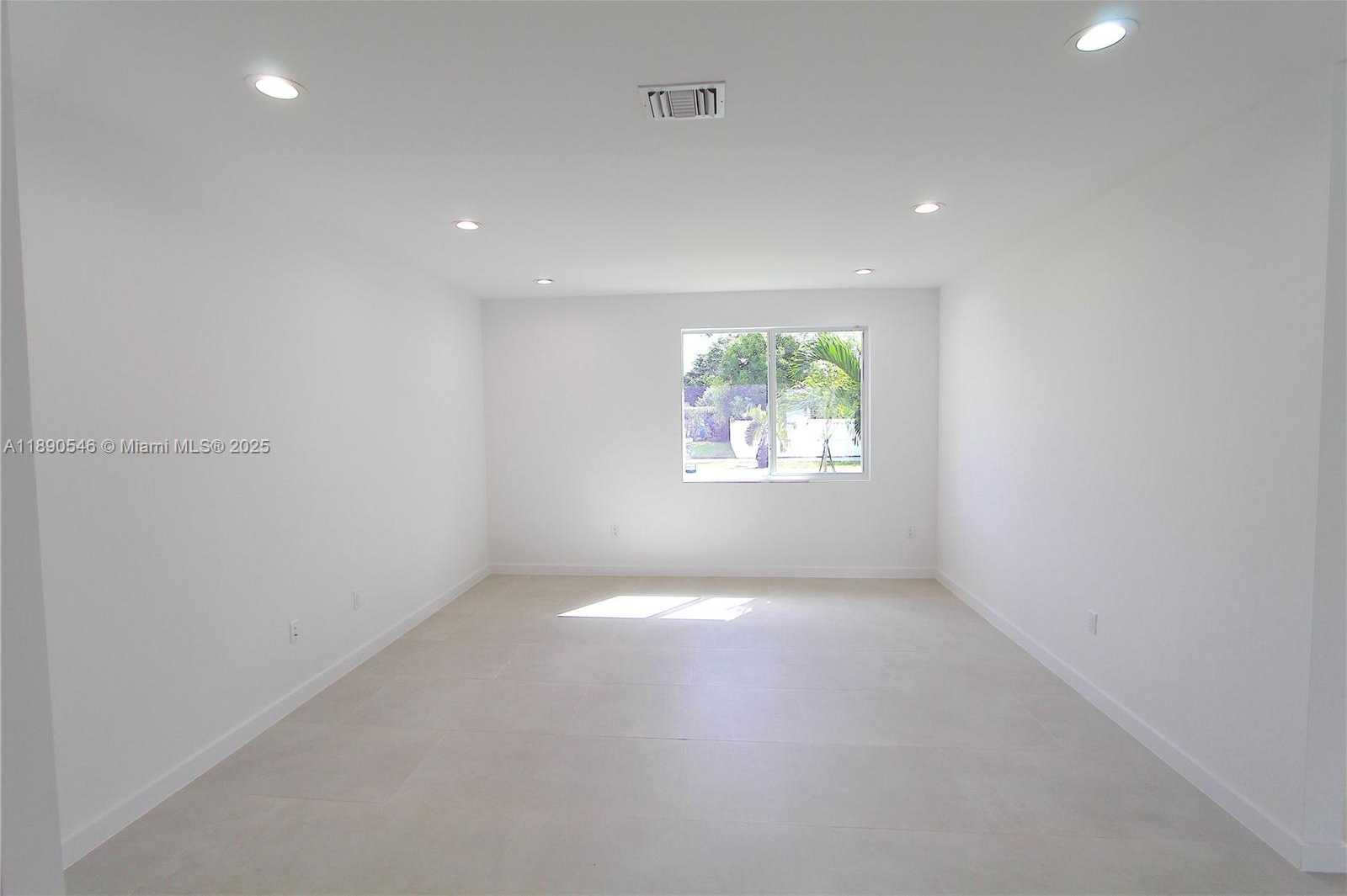 Small Image of 14980 BUCHANAN ST, Miami Number 8