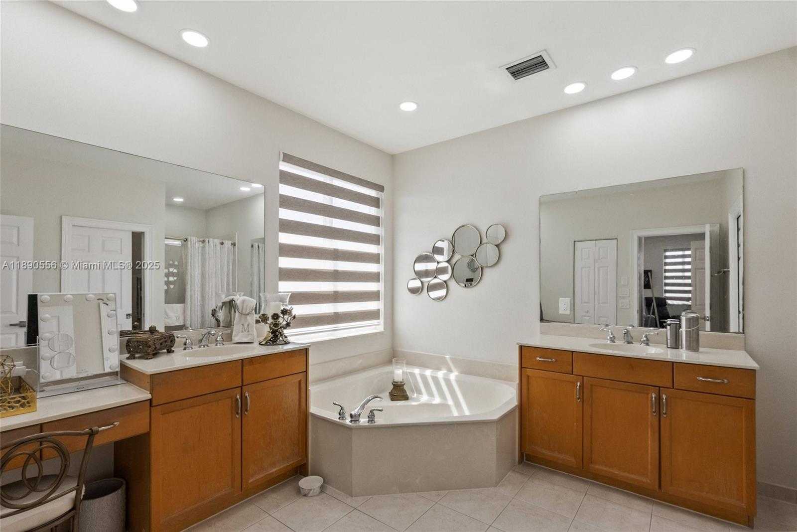 Small Image of 5413 SOUTH WEST 186TH WAY, Miramar Number 32