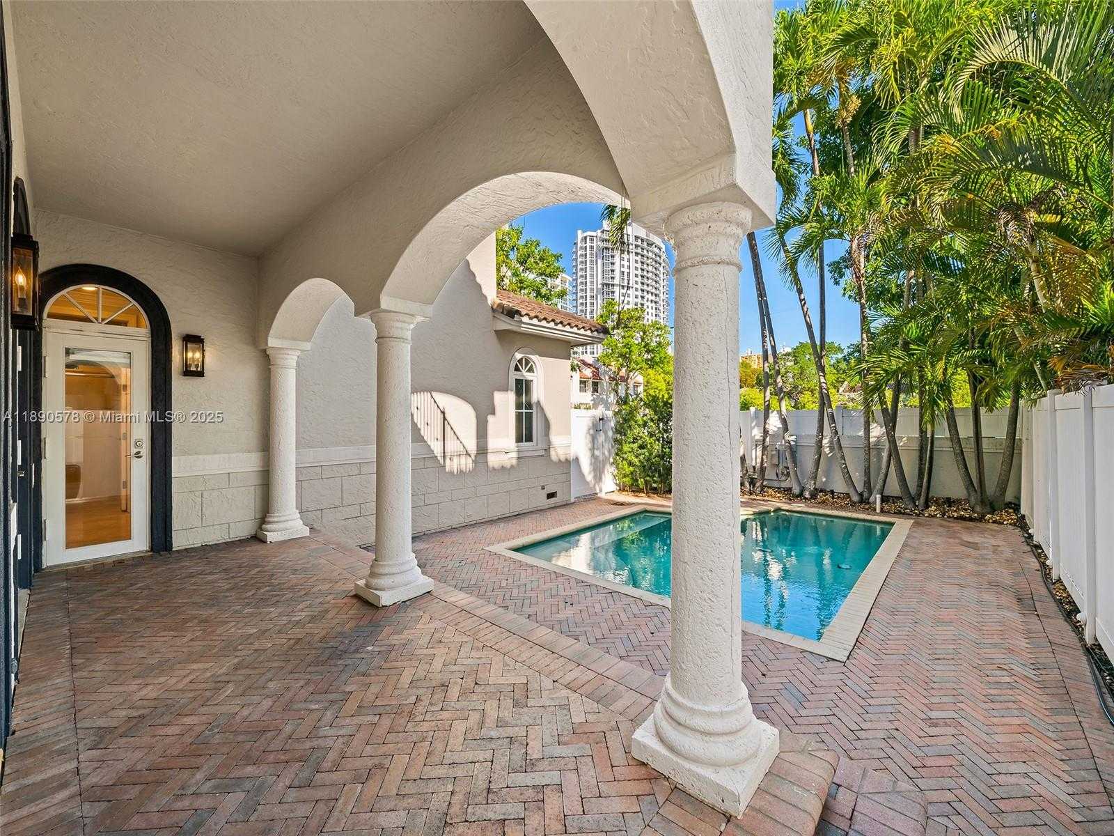 Small Image of 821 SOUTH EAST 2ND CT, Fort Lauderdale Number 10