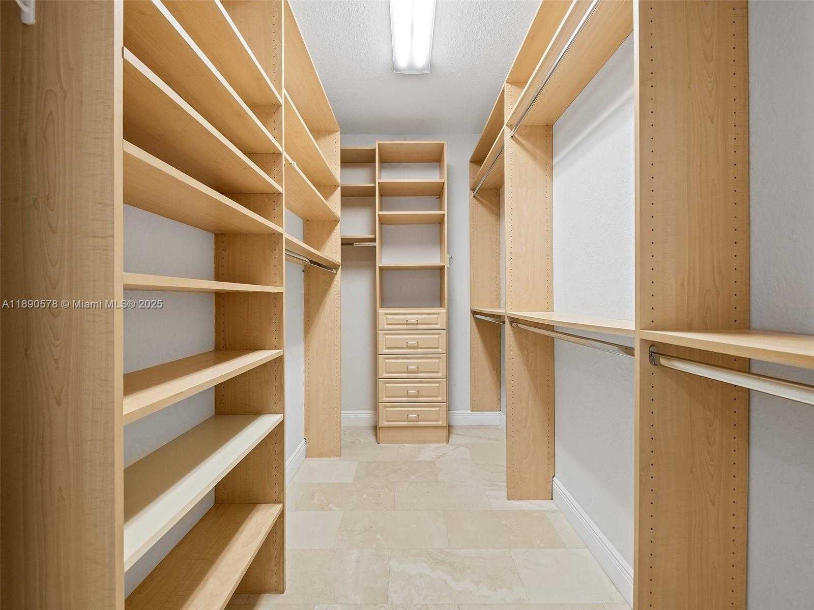 Small Image of 821 SOUTH EAST 2ND CT, Fort Lauderdale Number 25