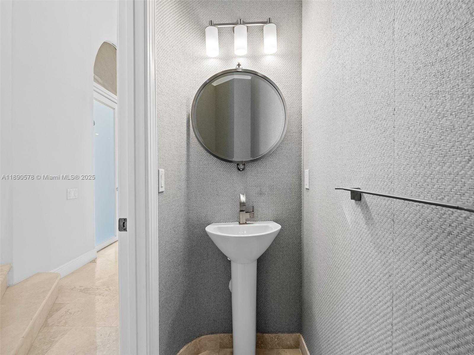 Small Image of 821 SOUTH EAST 2ND CT, Fort Lauderdale Number 35