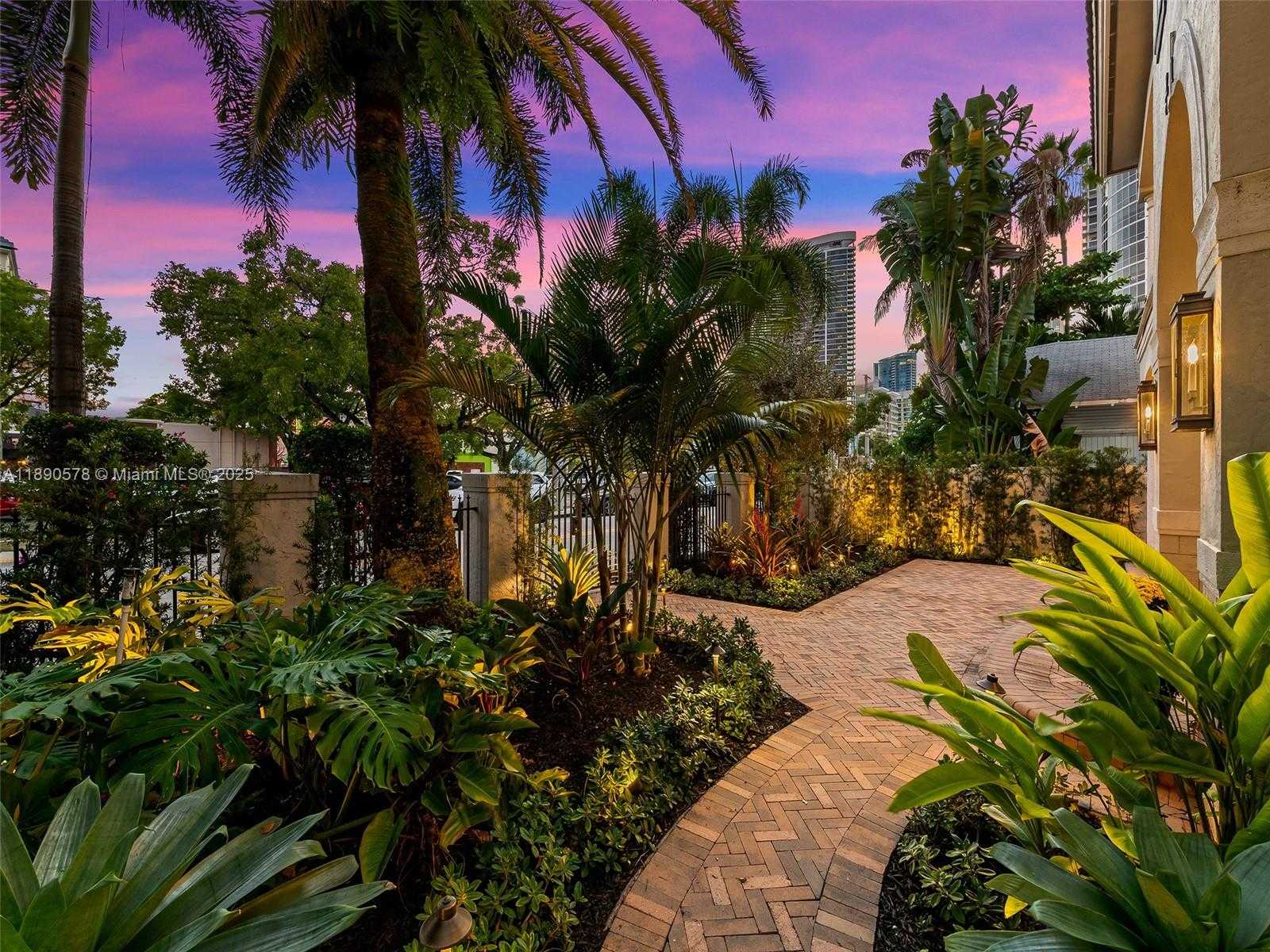 Small Image of 821 SOUTH EAST 2ND CT, Fort Lauderdale Number 8