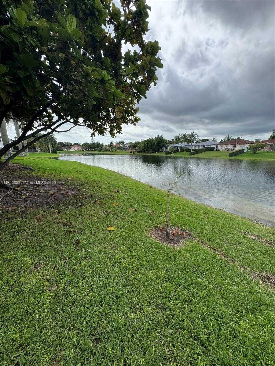 Small Image of 6742 SOUTH WEST 157TH CT, Miami Number 12