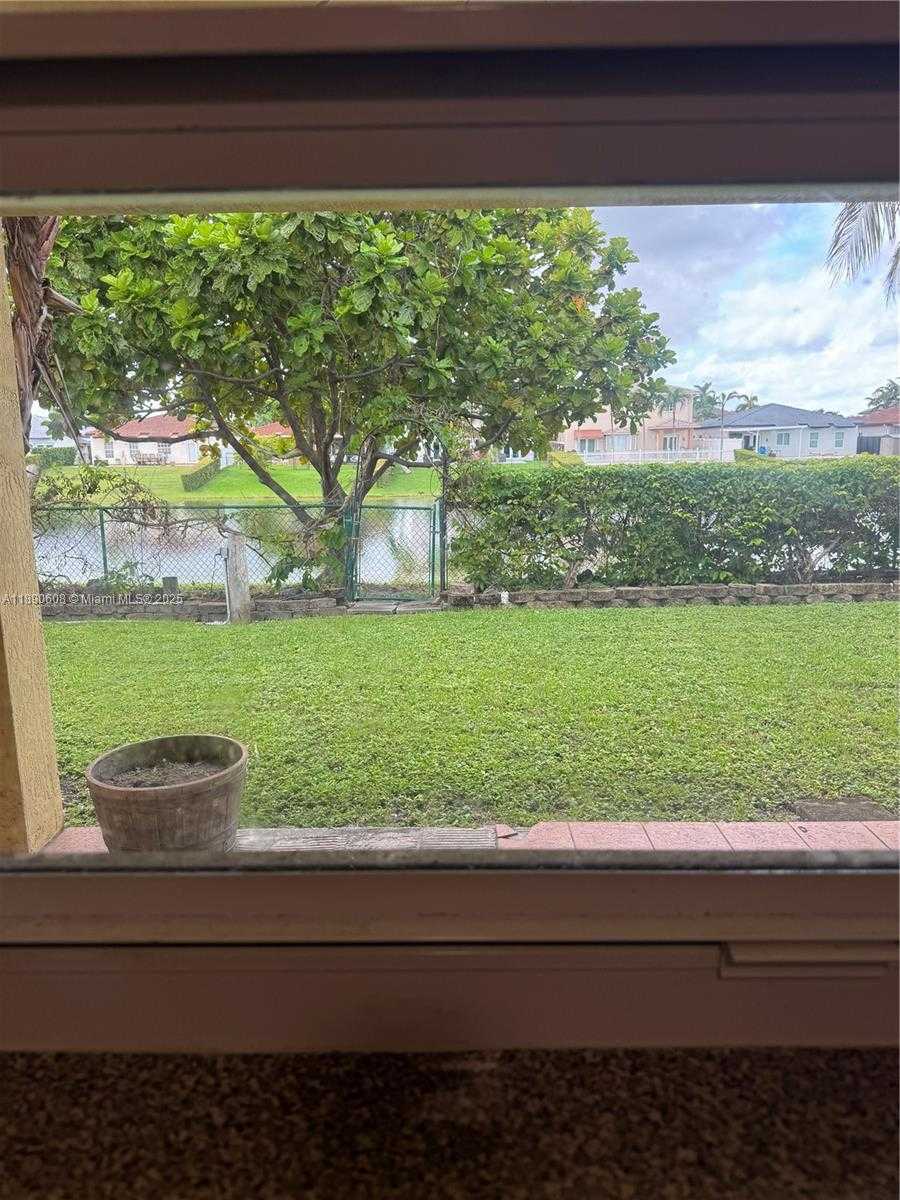Small Image of 6742 SOUTH WEST 157TH CT, Miami Number 14
