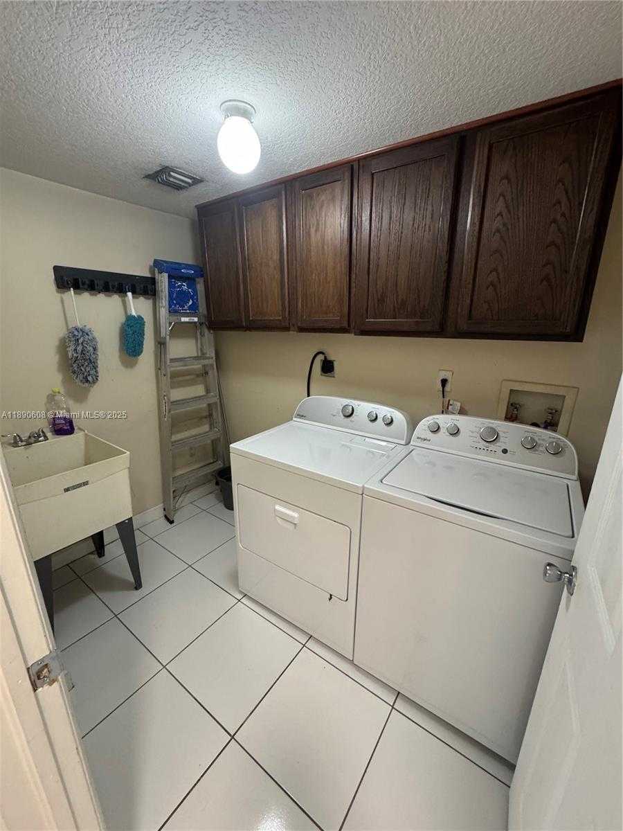 Small Image of 6742 SOUTH WEST 157TH CT, Miami Number 19