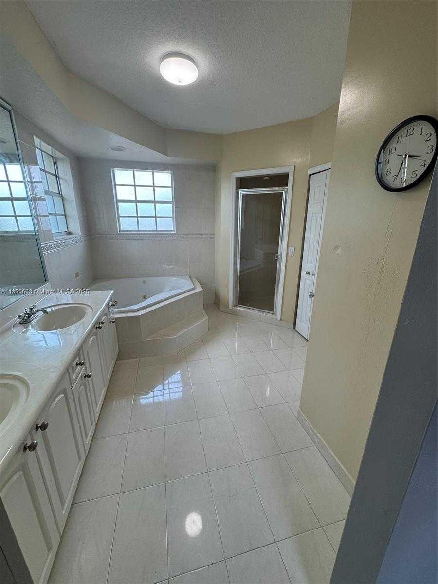 Small Image of 6742 SOUTH WEST 157TH CT, Miami Number 23