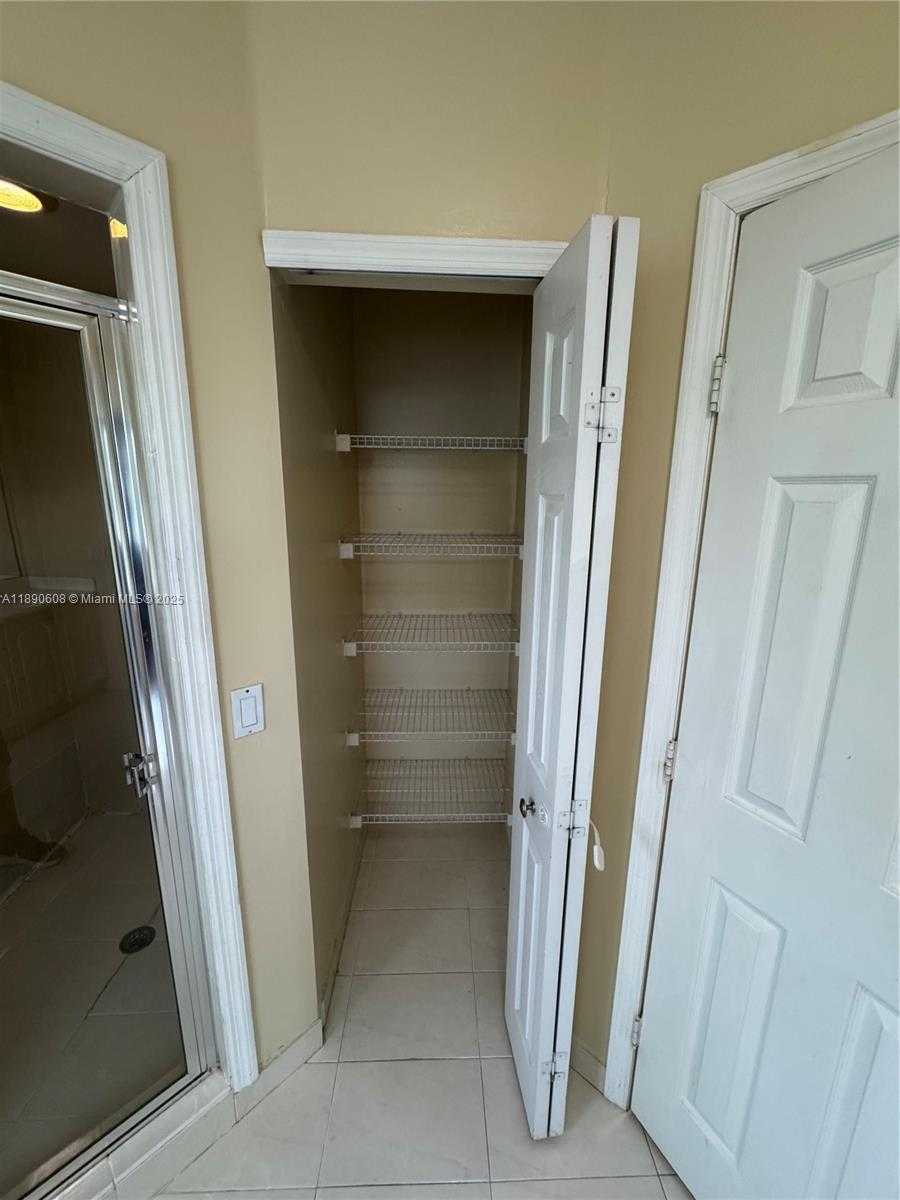 Small Image of 6742 SOUTH WEST 157TH CT, Miami Number 25