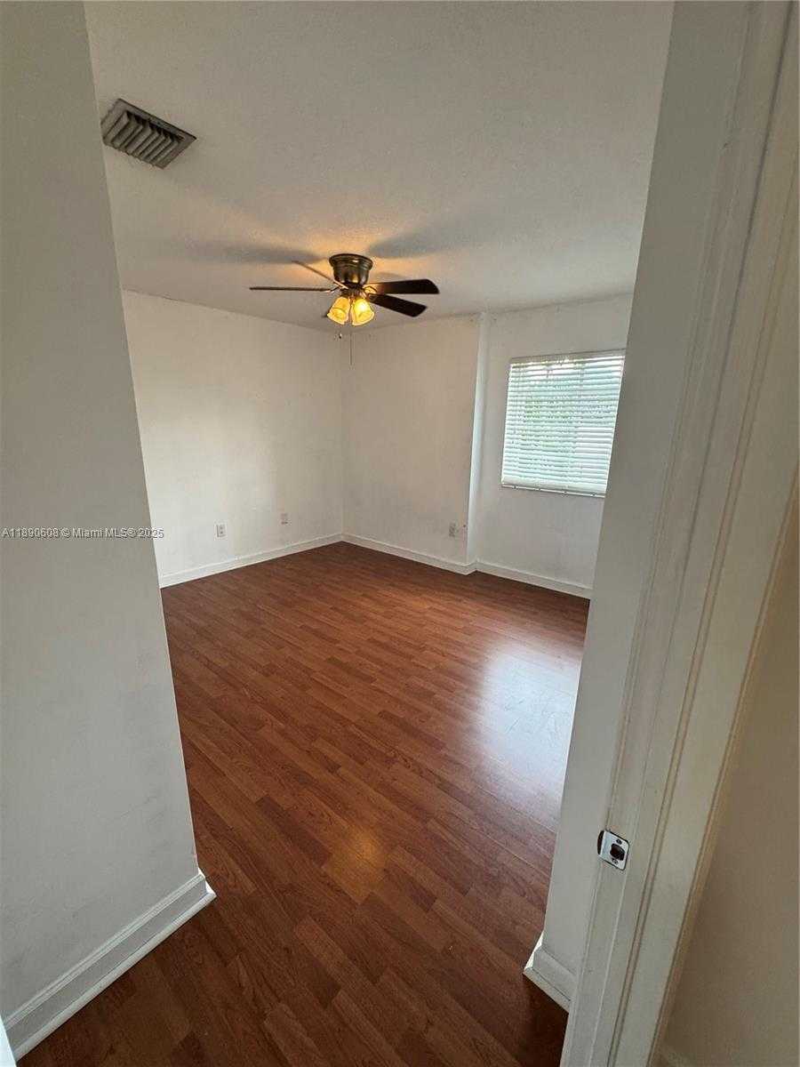 Small Image of 6742 SOUTH WEST 157TH CT, Miami Number 28
