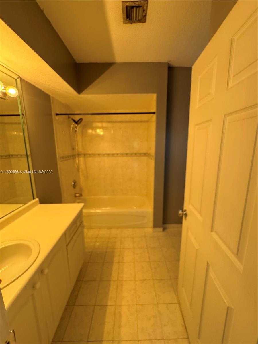 Small Image of 6742 SOUTH WEST 157TH CT, Miami Number 29