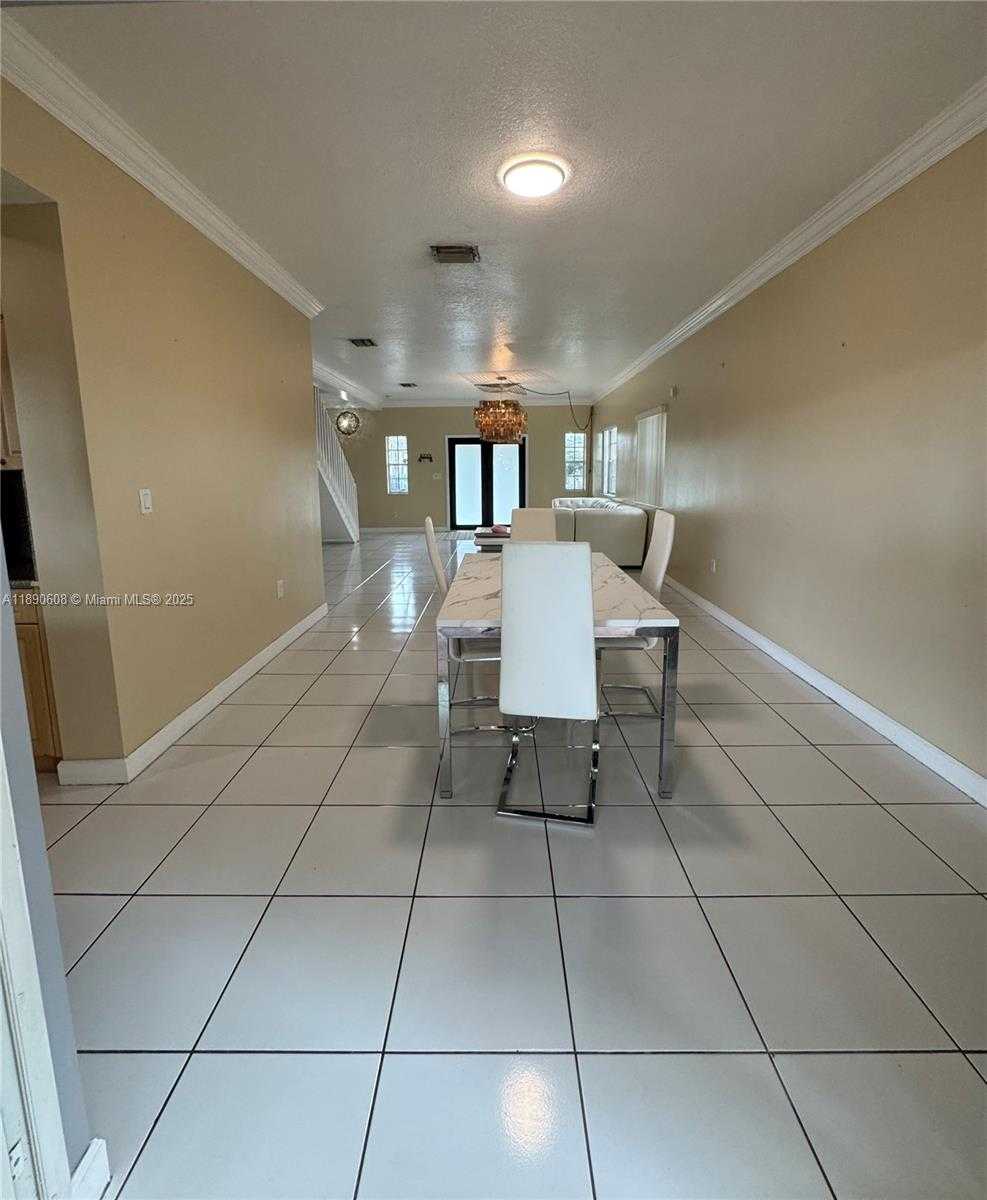 Small Image of 6742 SOUTH WEST 157TH CT, Miami Number 3