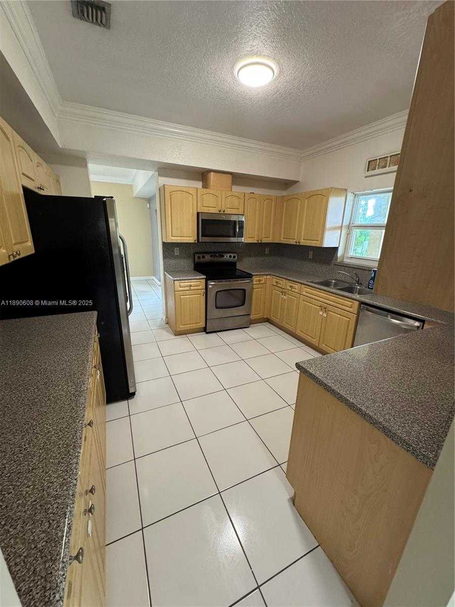 Small Image of 6742 SOUTH WEST 157TH CT, Miami Number 4