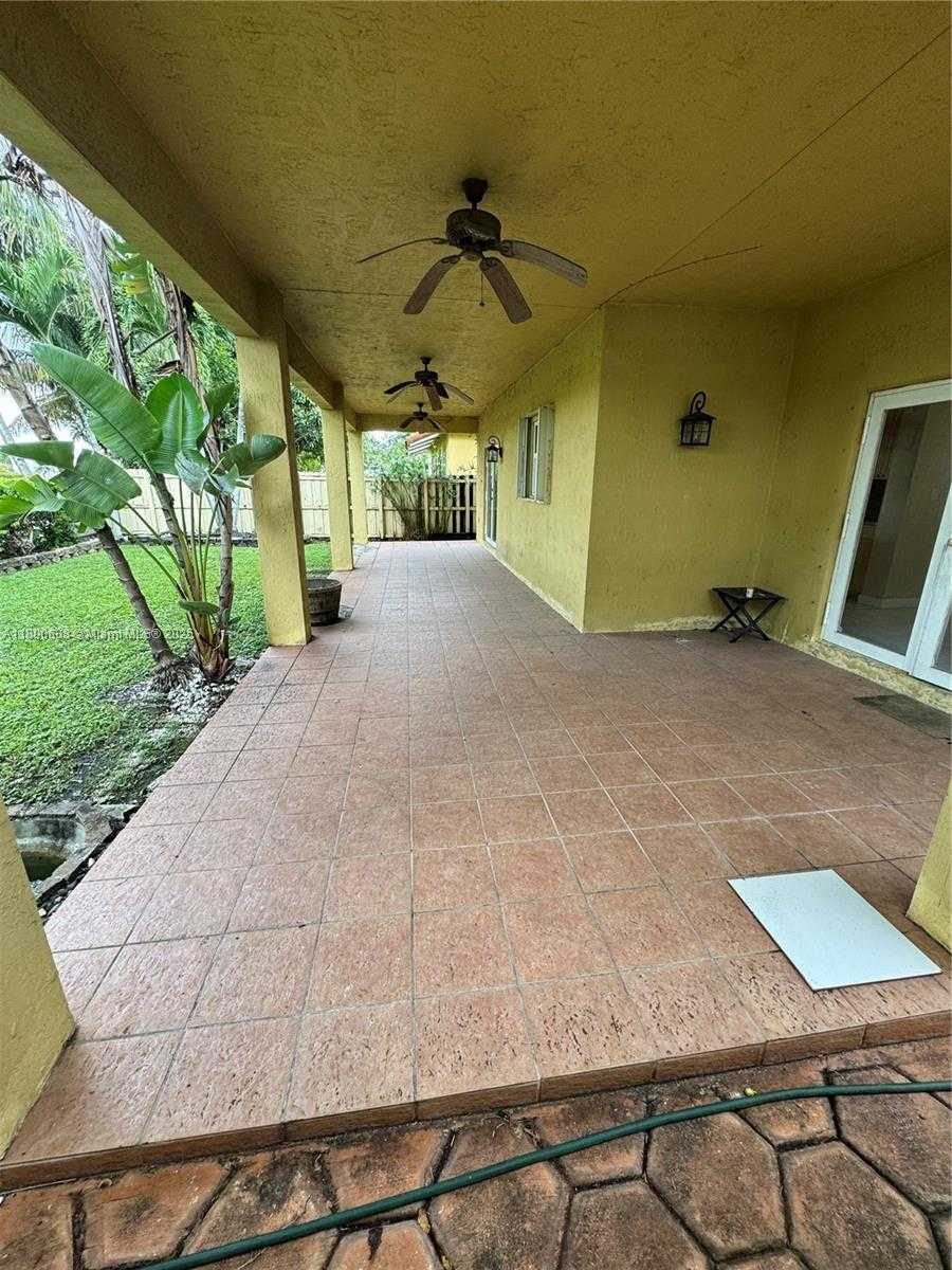 Small Image of 6742 SOUTH WEST 157TH CT, Miami Number 6
