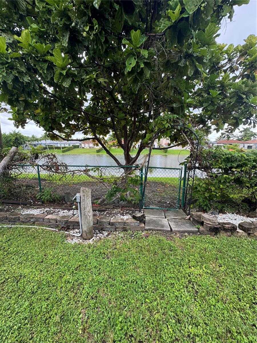 Small Image of 6742 SOUTH WEST 157TH CT, Miami Number 7
