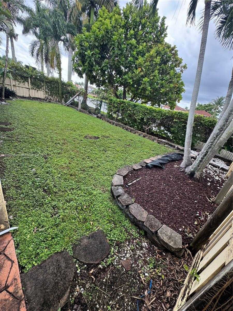Small Image of 6742 SOUTH WEST 157TH CT, Miami Number 8
