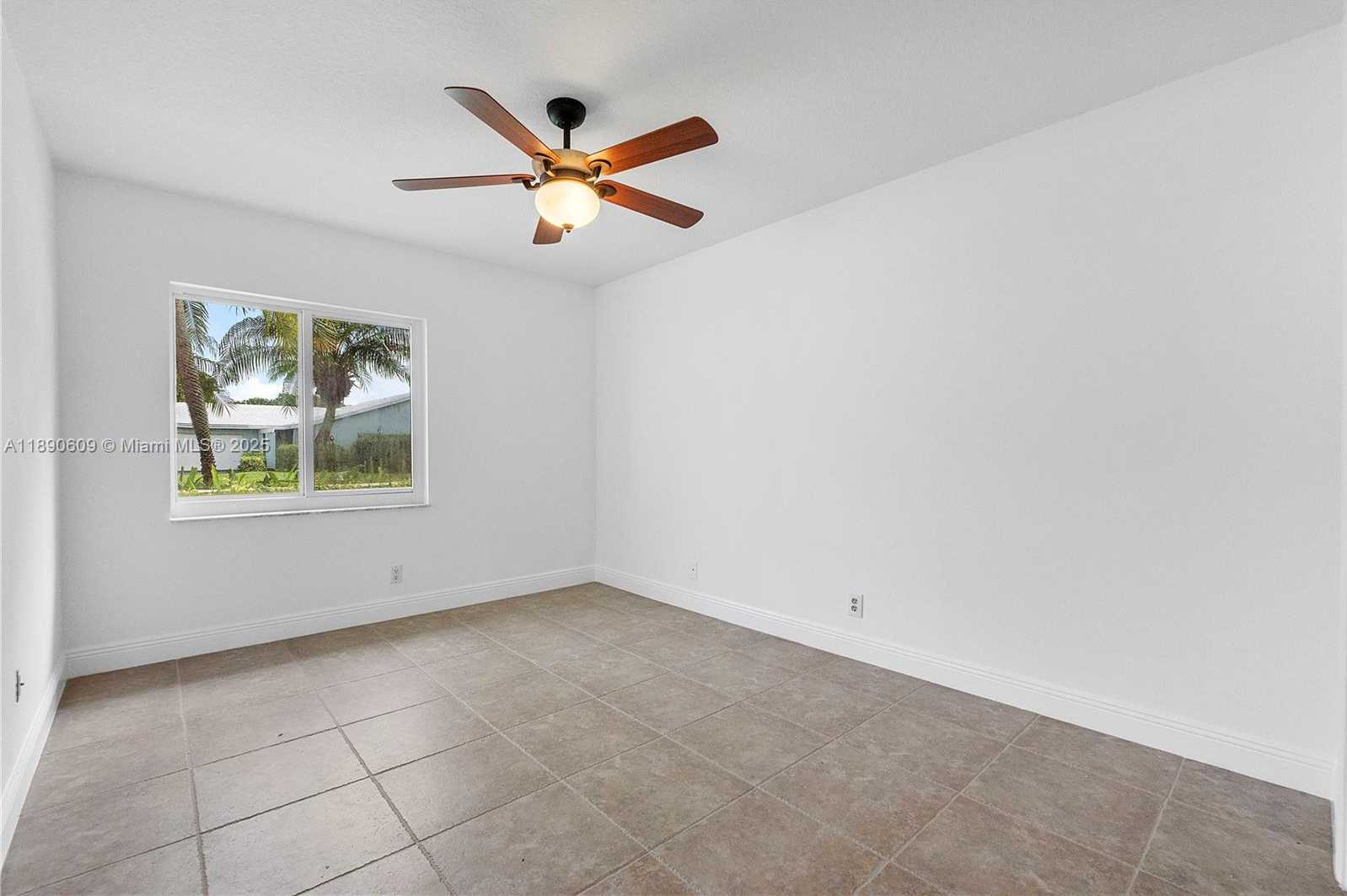 Small Image of 5667 NORTH CAMEO DR N, Boca Raton Number 17