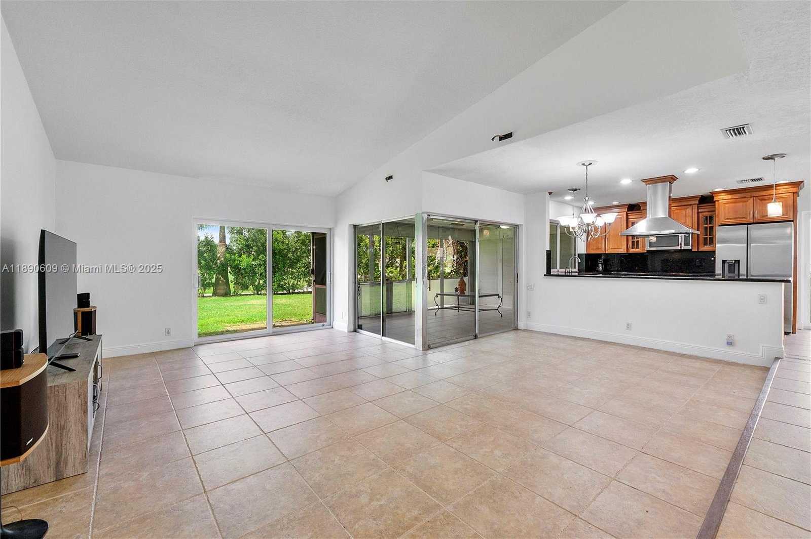 Small Image of 5667 NORTH CAMEO DR N, Boca Raton Number 21