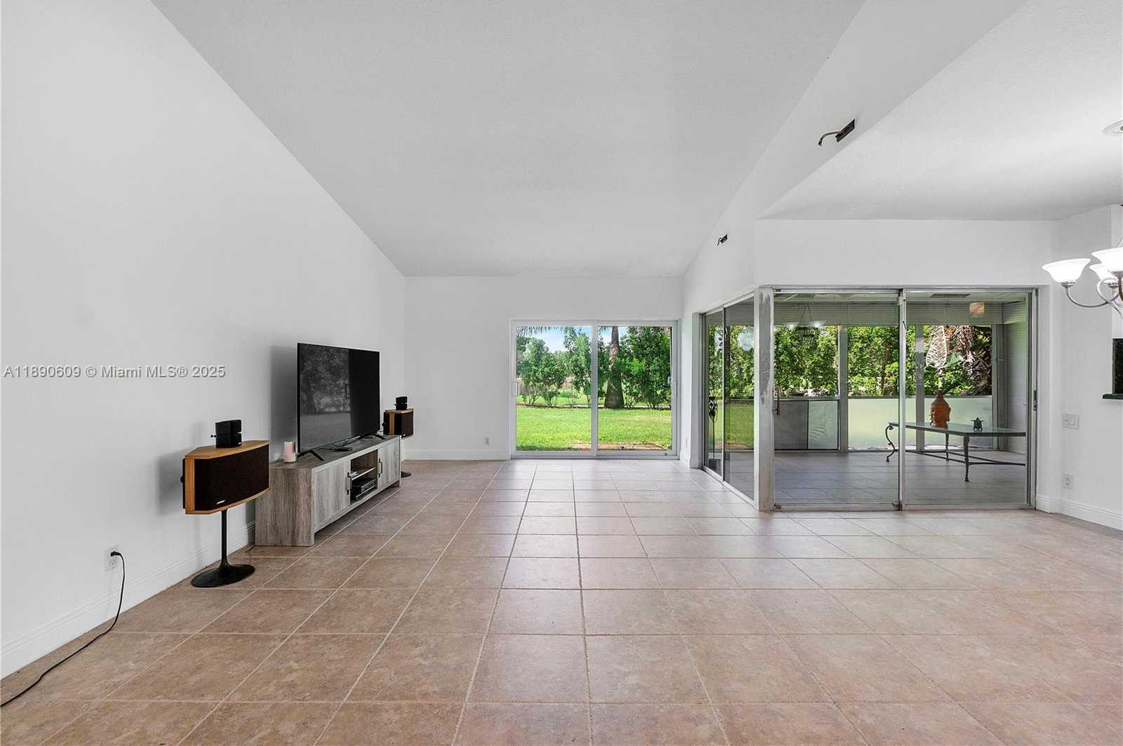 Small Image of 5667 NORTH CAMEO DR N, Boca Raton Number 22