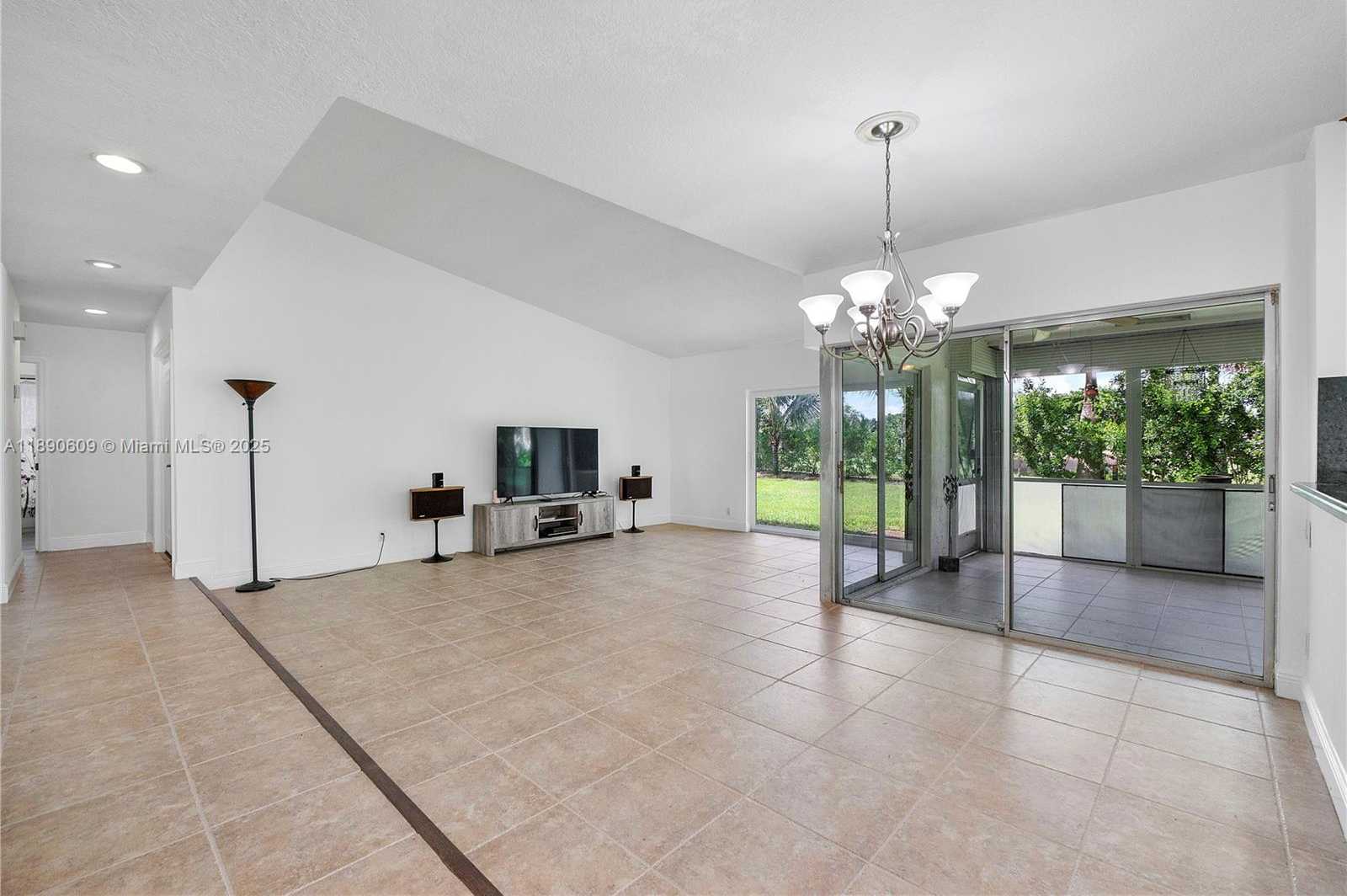 Small Image of 5667 NORTH CAMEO DR N, Boca Raton Number 23