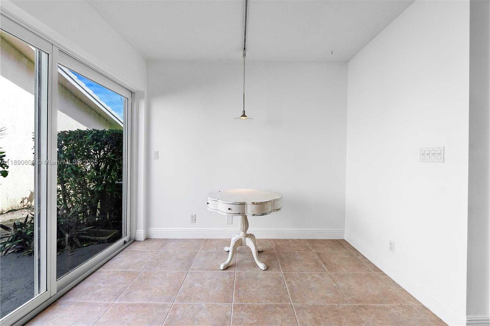 Small Image of 5667 NORTH CAMEO DR N, Boca Raton Number 26