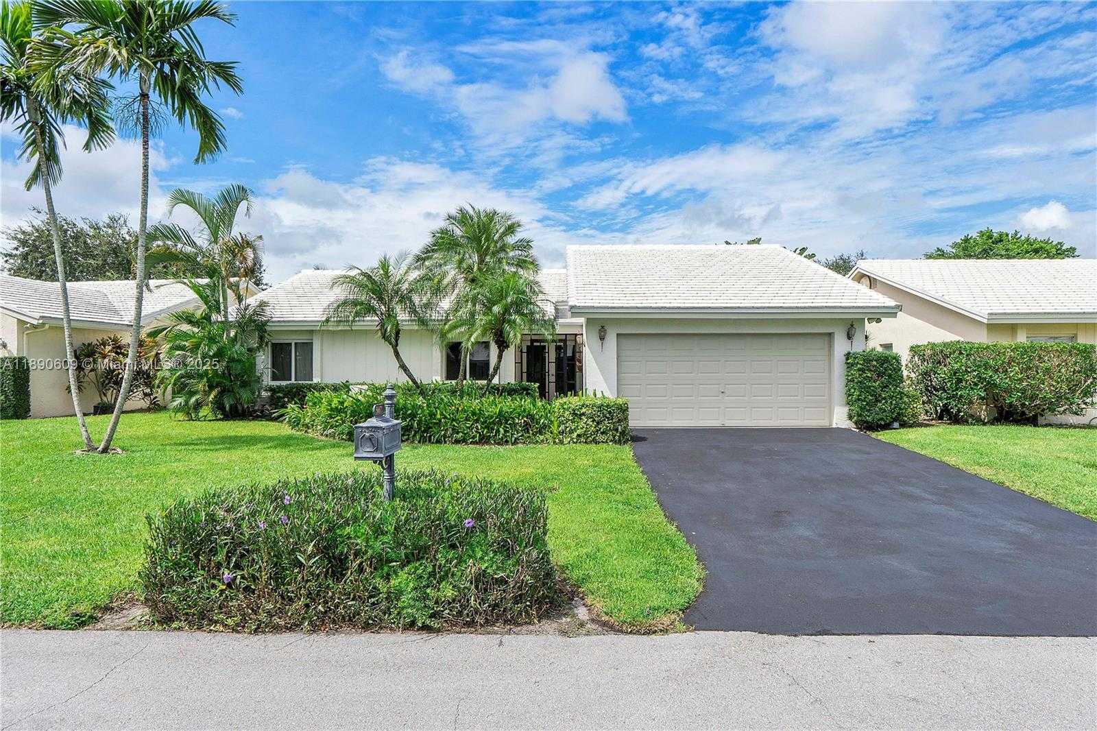 Small Image of 5667 NORTH CAMEO DR N, Boca Raton Number 3