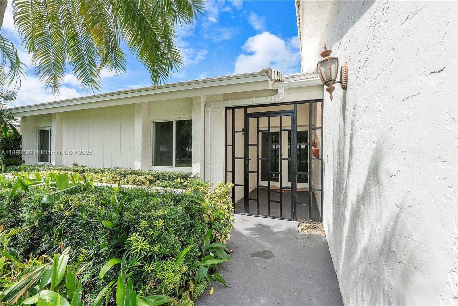 Small Image of 5667 NORTH CAMEO DR N, Boca Raton Number 5