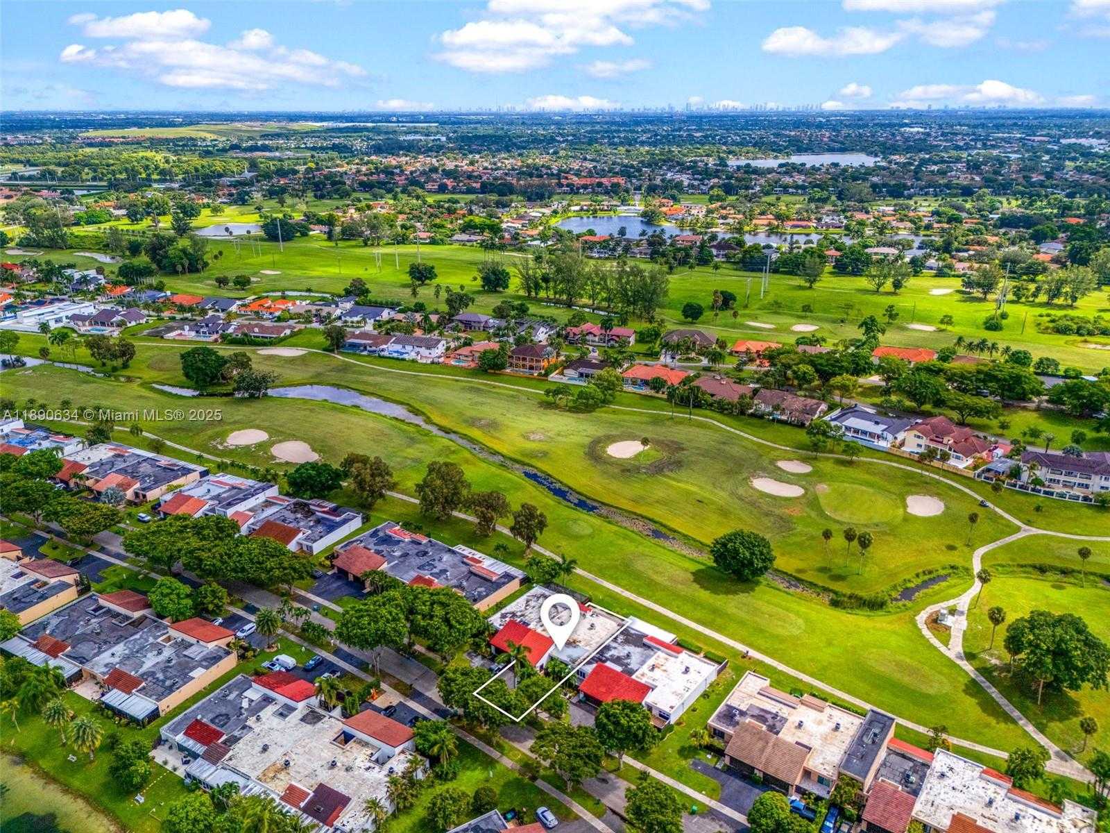 Small Image of 19435 EAST LAKE DR, Hialeah Number 10