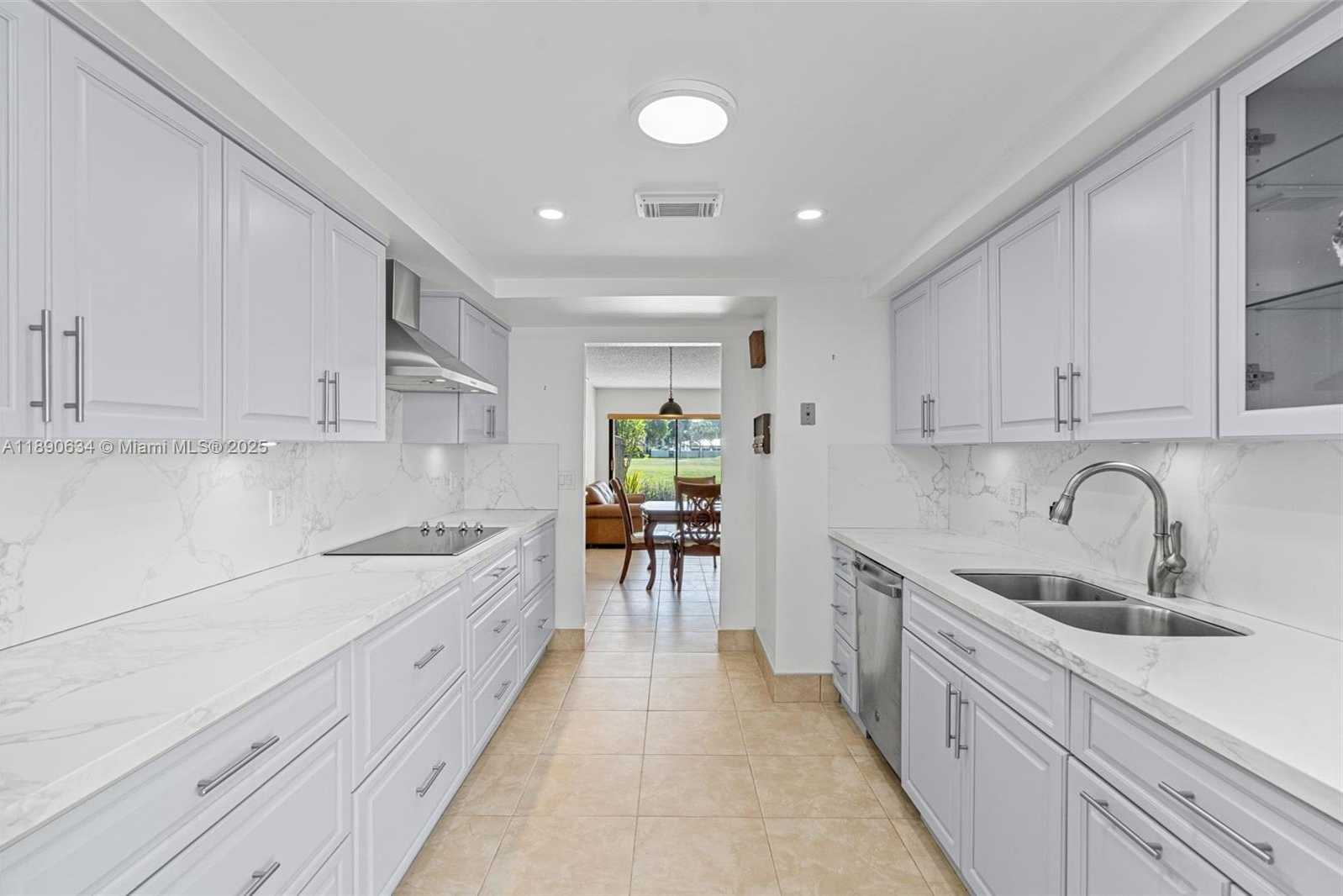 Small Image of 19435 EAST LAKE DR, Hialeah Number 13