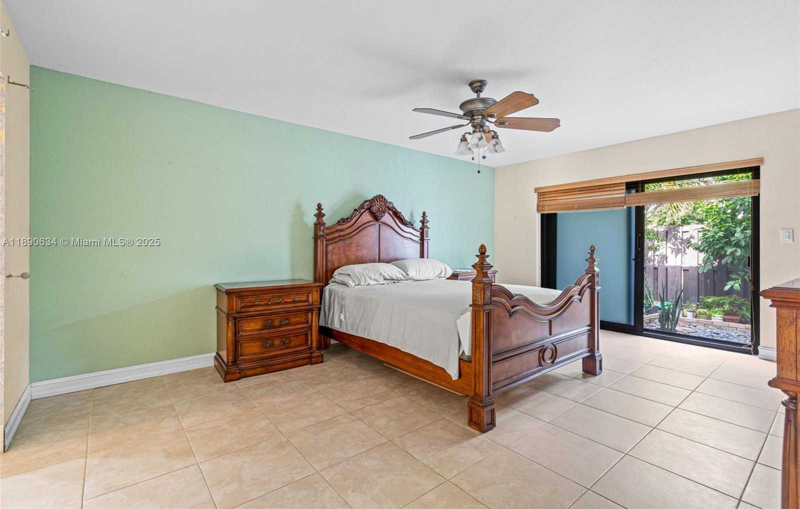 Small Image of 19435 EAST LAKE DR, Hialeah Number 15