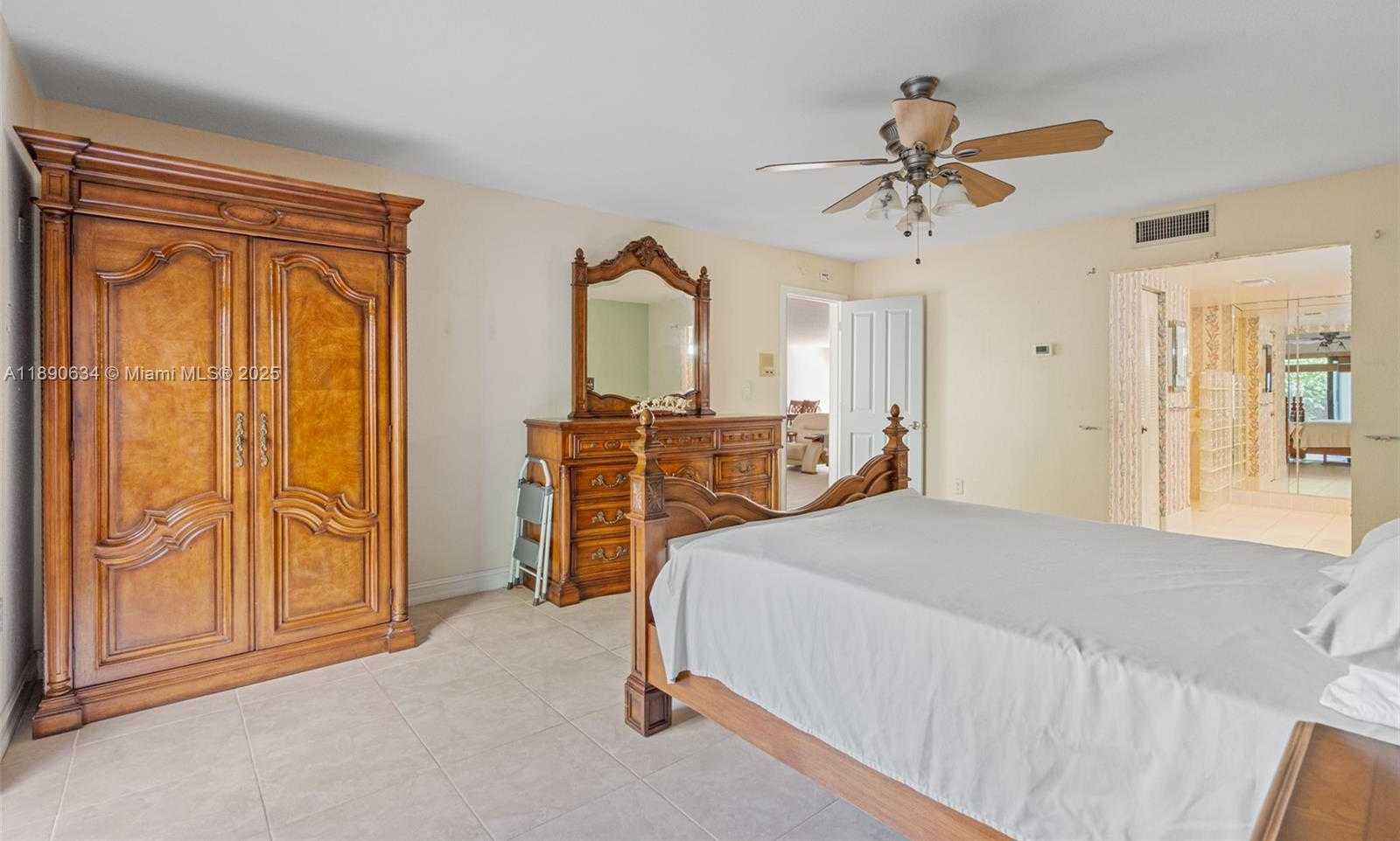 Small Image of 19435 EAST LAKE DR, Hialeah Number 17