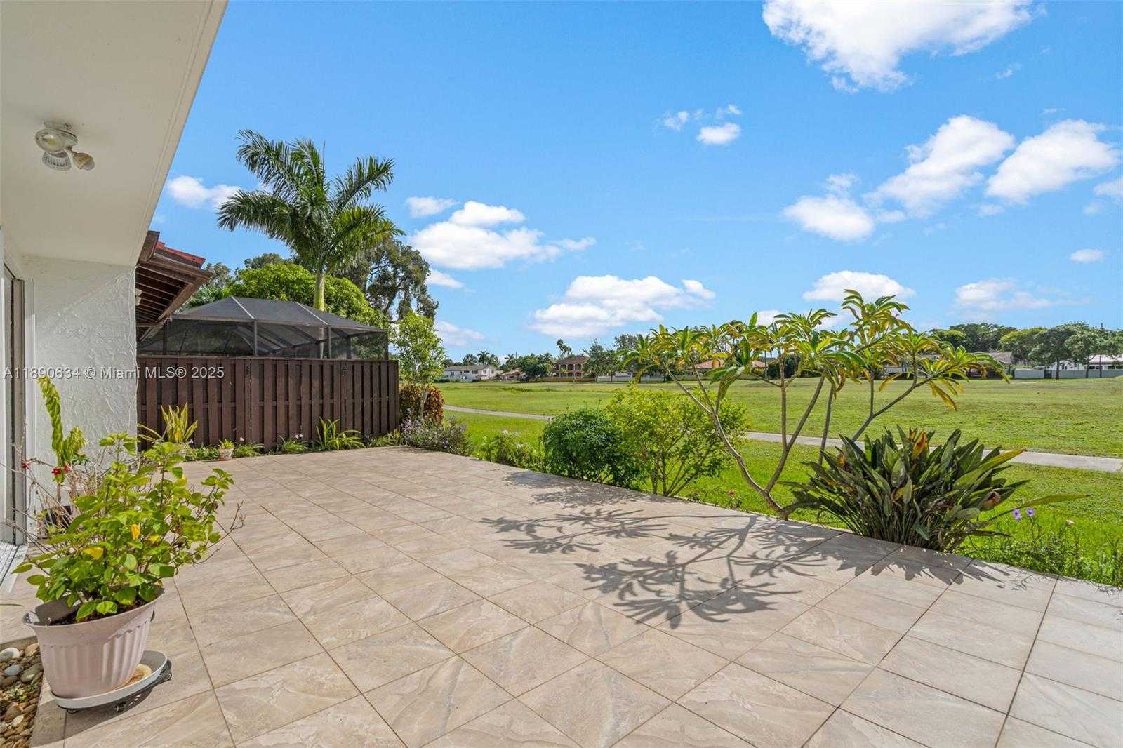Small Image of 19435 EAST LAKE DR, Hialeah Number 25