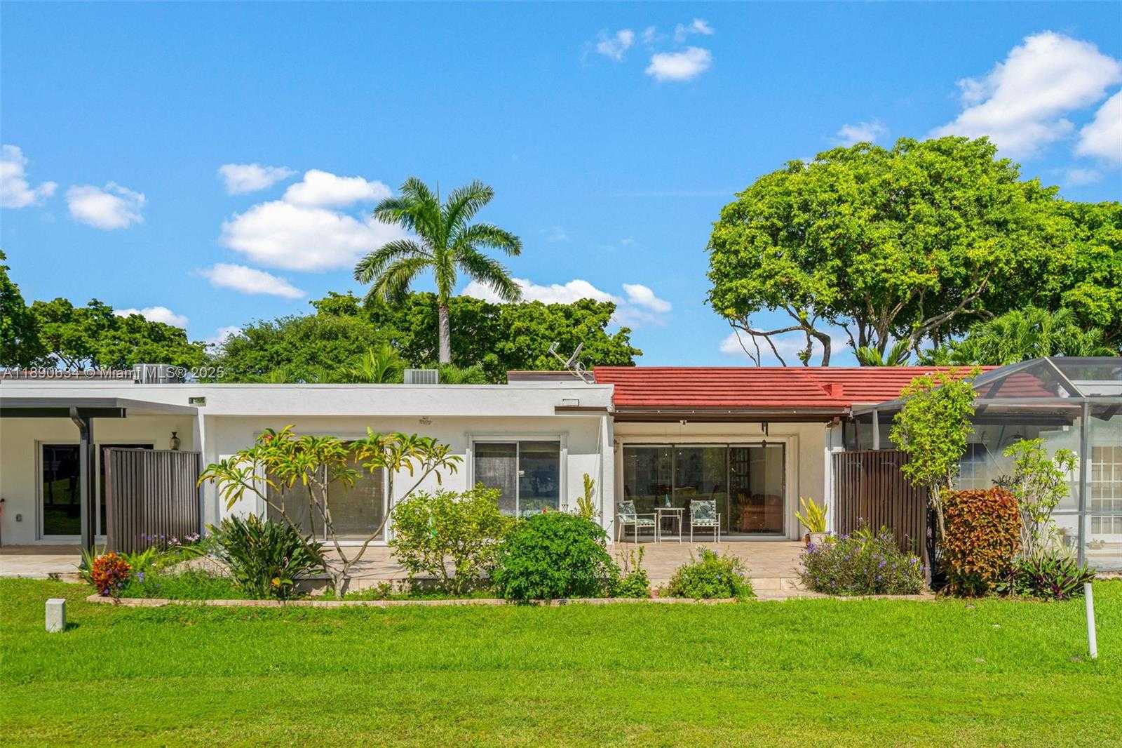 Small Image of 19435 EAST LAKE DR, Hialeah Number 26