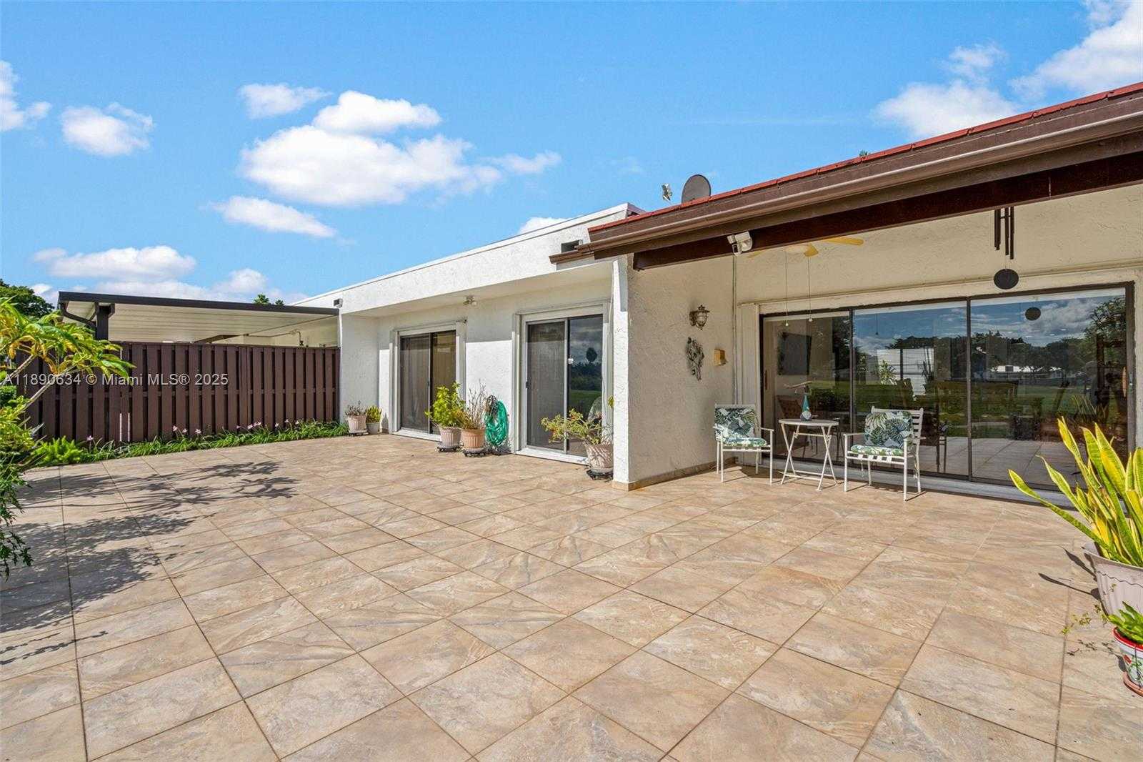 Small Image of 19435 EAST LAKE DR, Hialeah Number 27