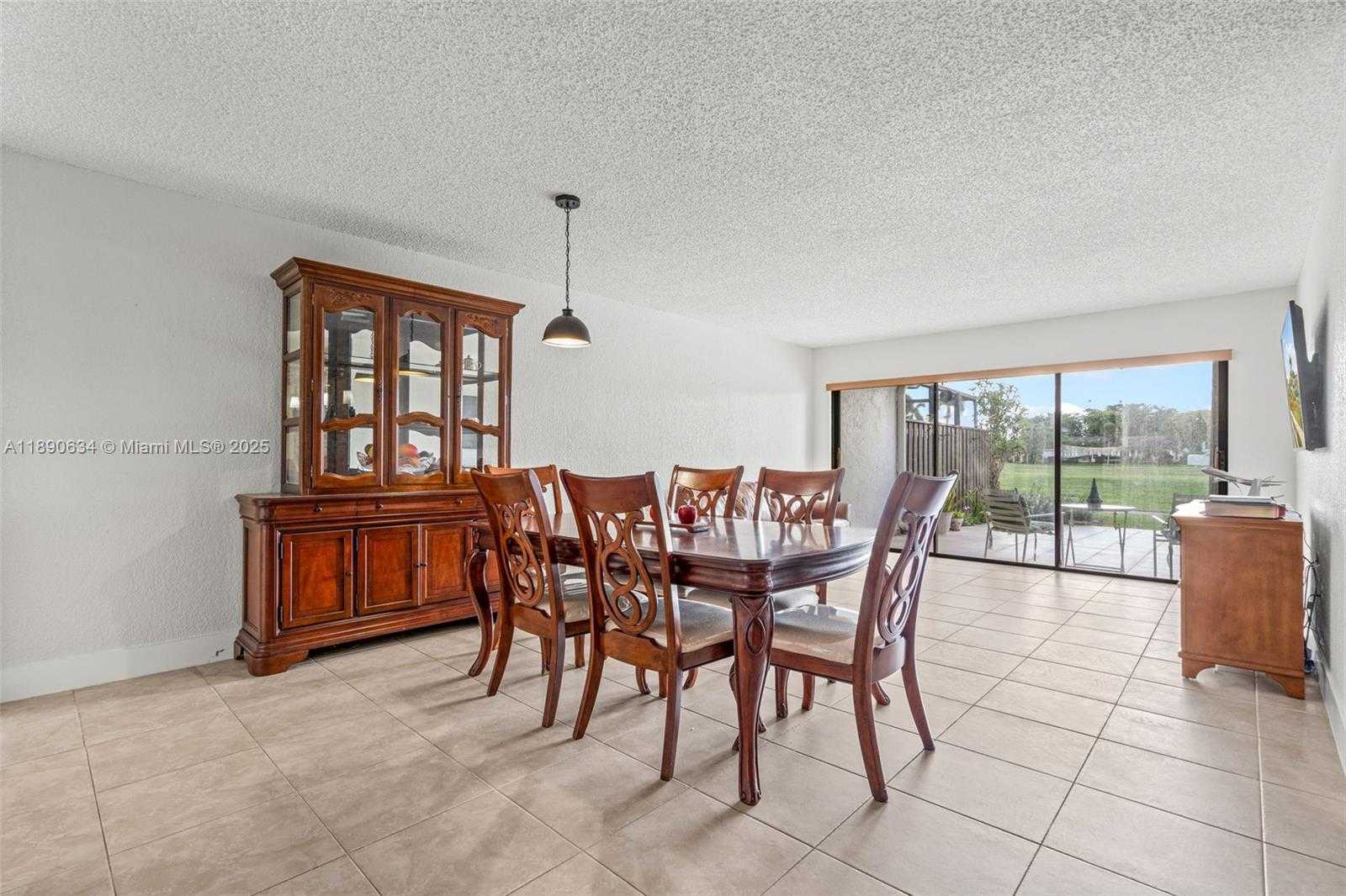 Small Image of 19435 EAST LAKE DR, Hialeah Number 28
