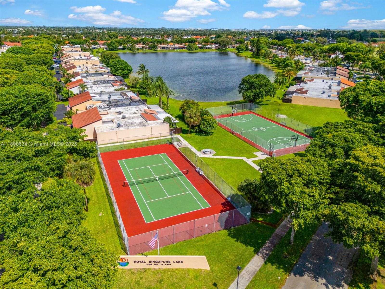 Small Image of 19435 EAST LAKE DR, Hialeah Number 29