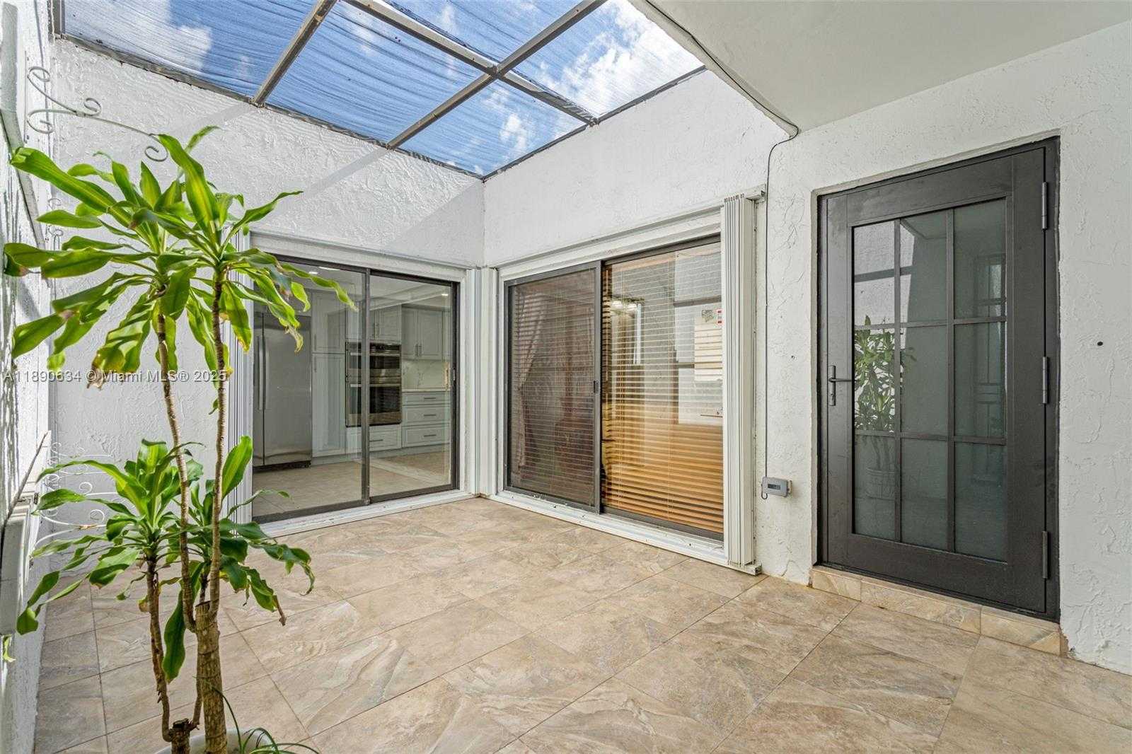 Small Image of 19435 EAST LAKE DR, Hialeah Number 3