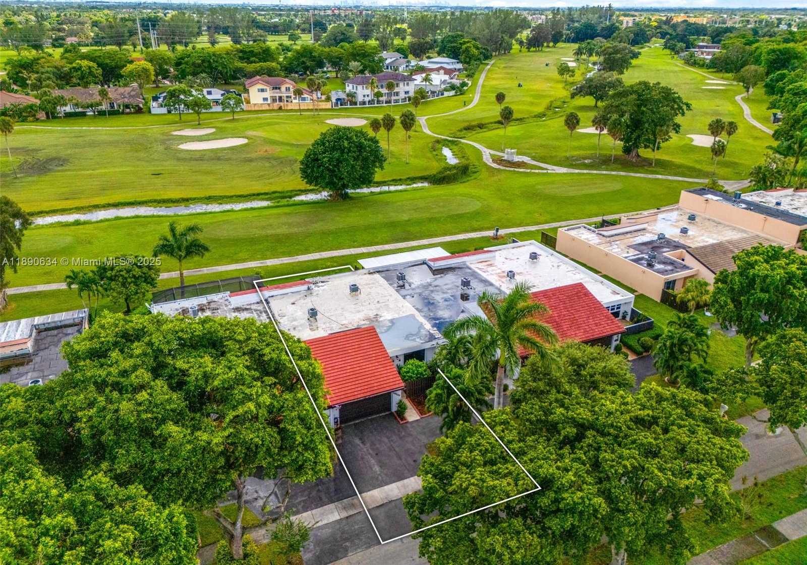 Small Image of 19435 EAST LAKE DR, Hialeah Number 31