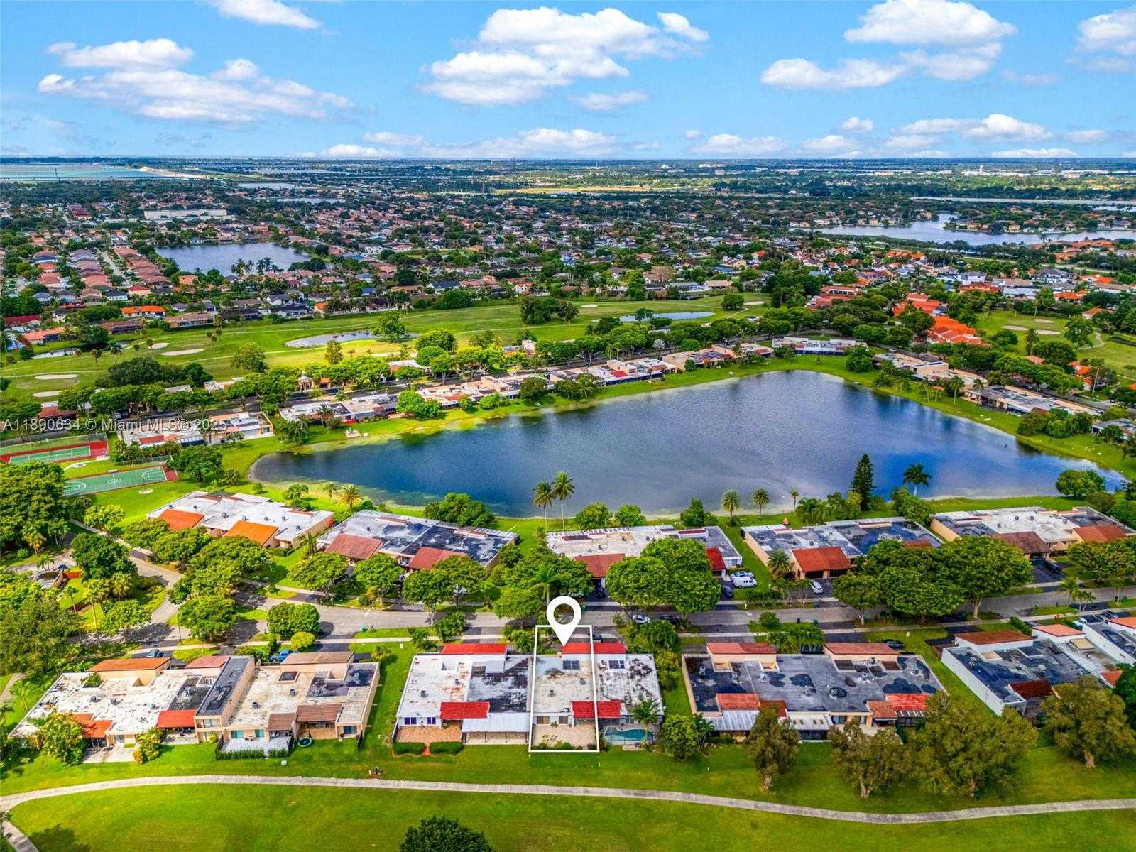 Small Image of 19435 EAST LAKE DR, Hialeah Number 32