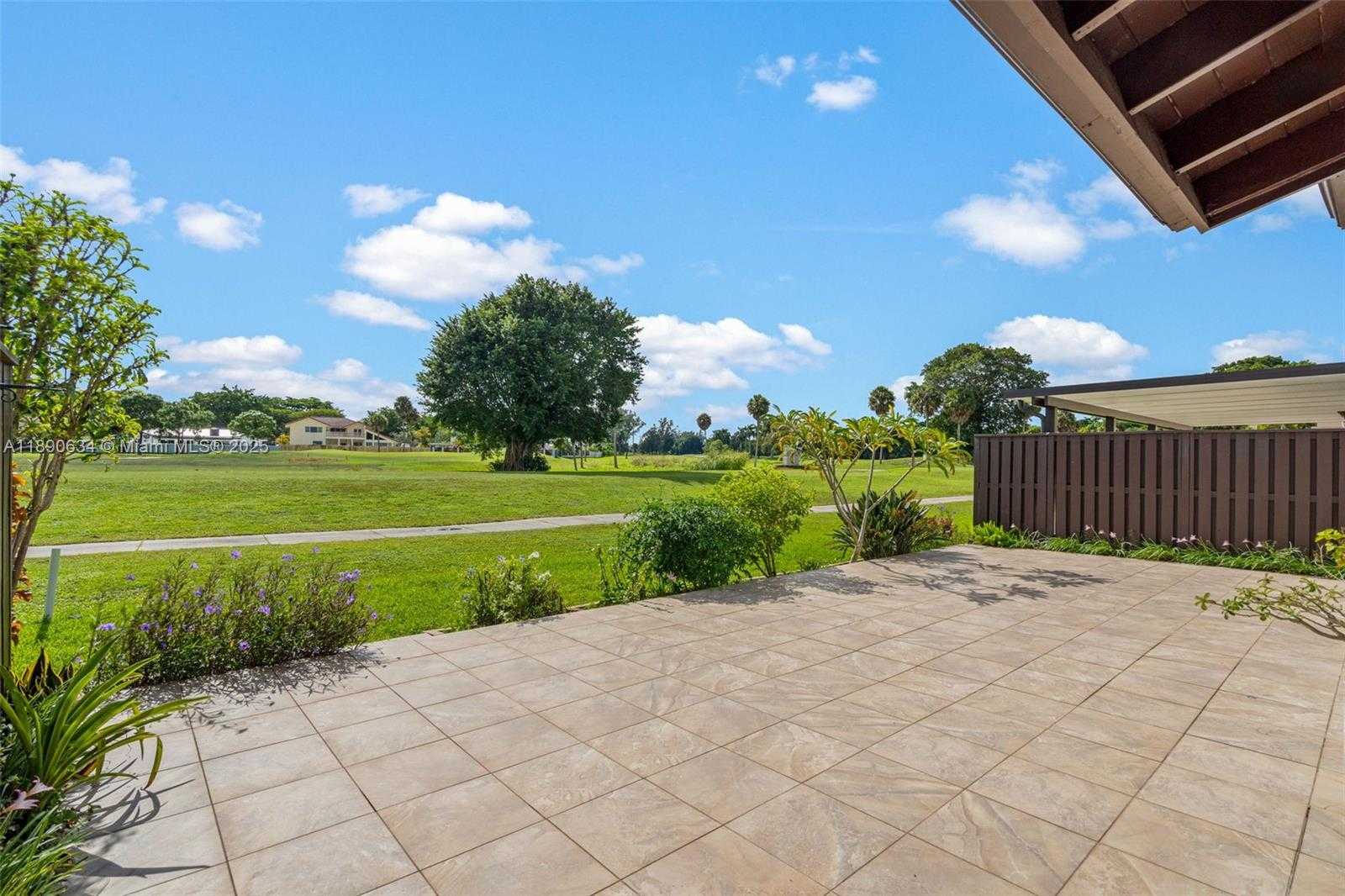 Small Image of 19435 EAST LAKE DR, Hialeah Number 6