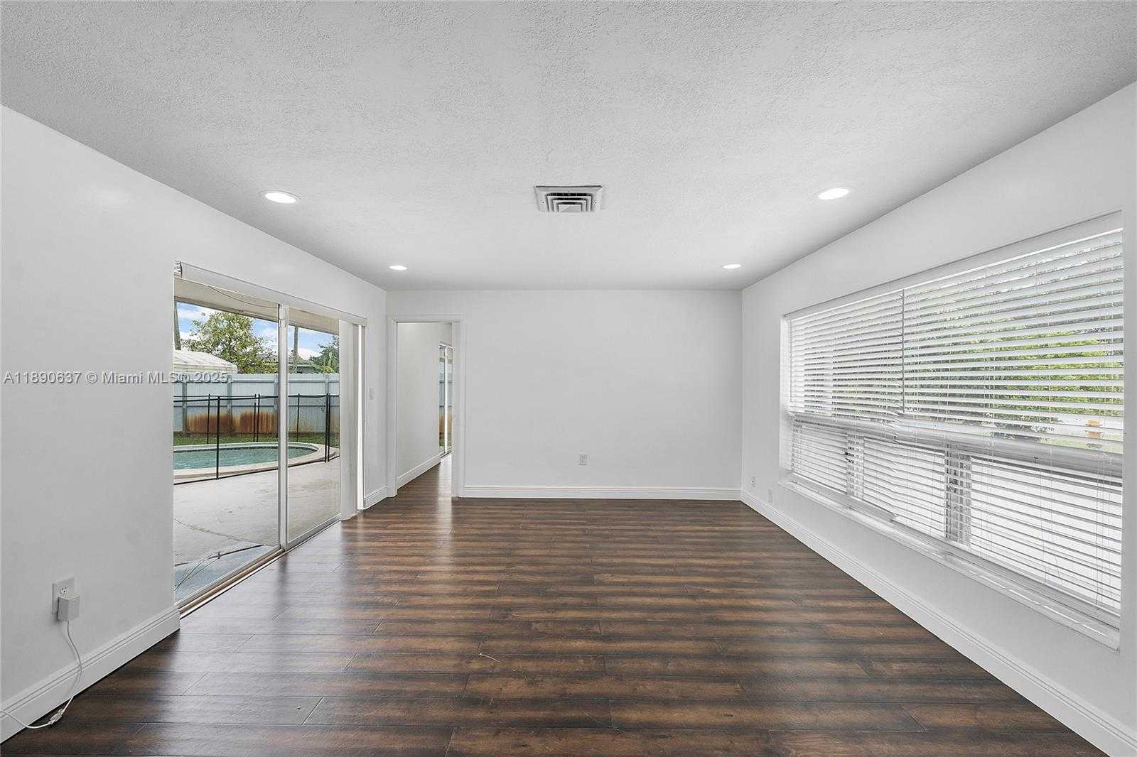 Small Image of 2261 UTOPIA DR, Miramar Number 19