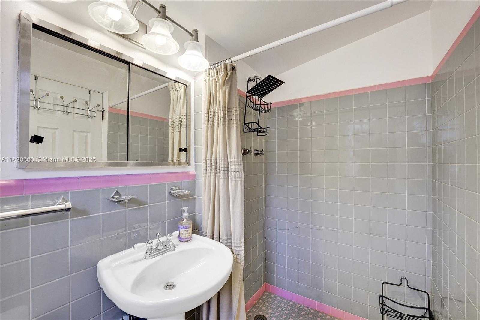 Small Image of 2624 NASSAU LN, Fort Lauderdale Number 12