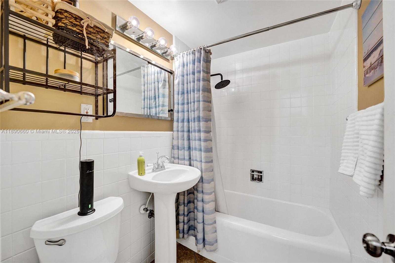 Small Image of 2624 NASSAU LN, Fort Lauderdale Number 14