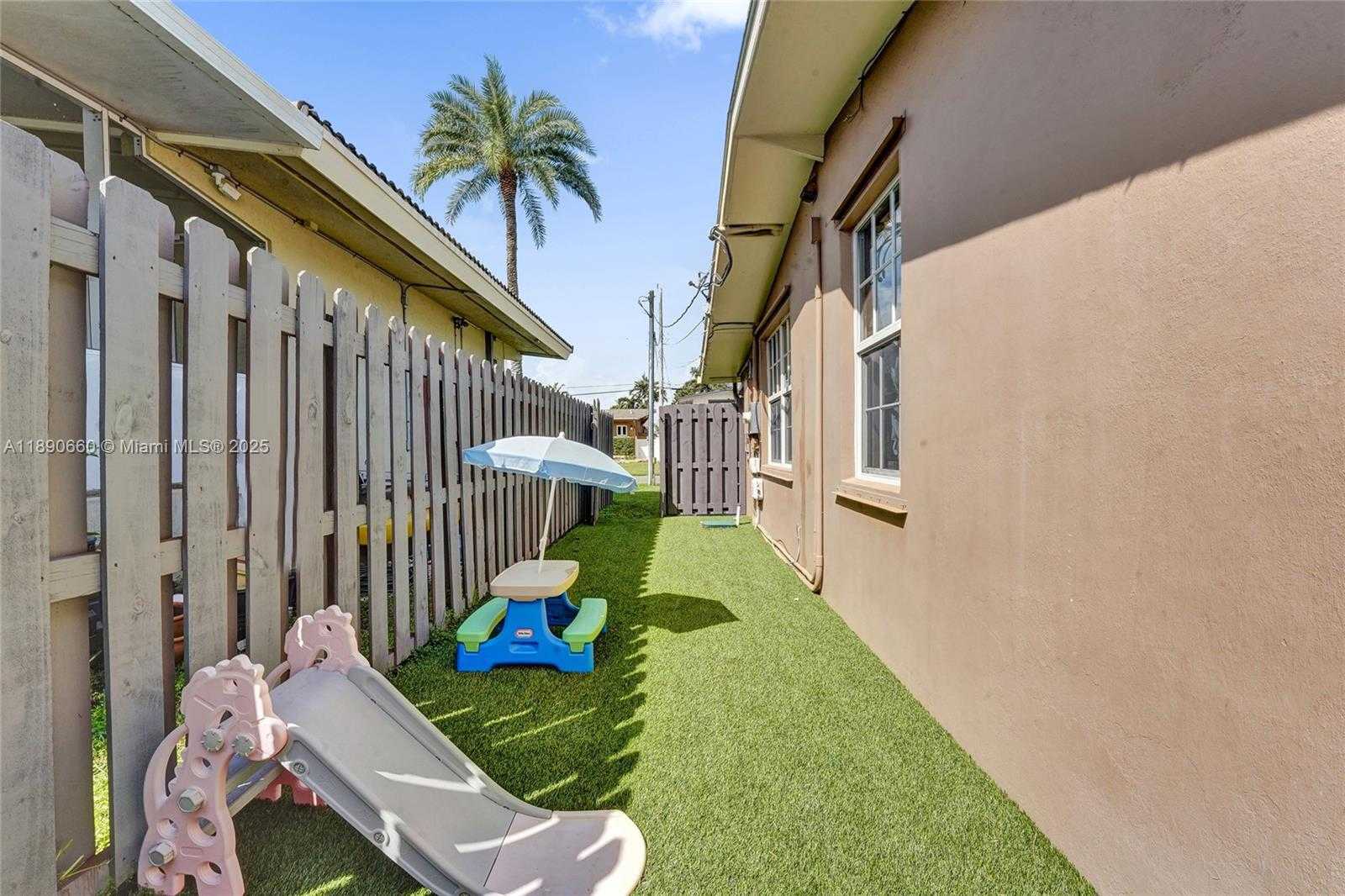 Small Image of 2624 NASSAU LN, Fort Lauderdale Number 22