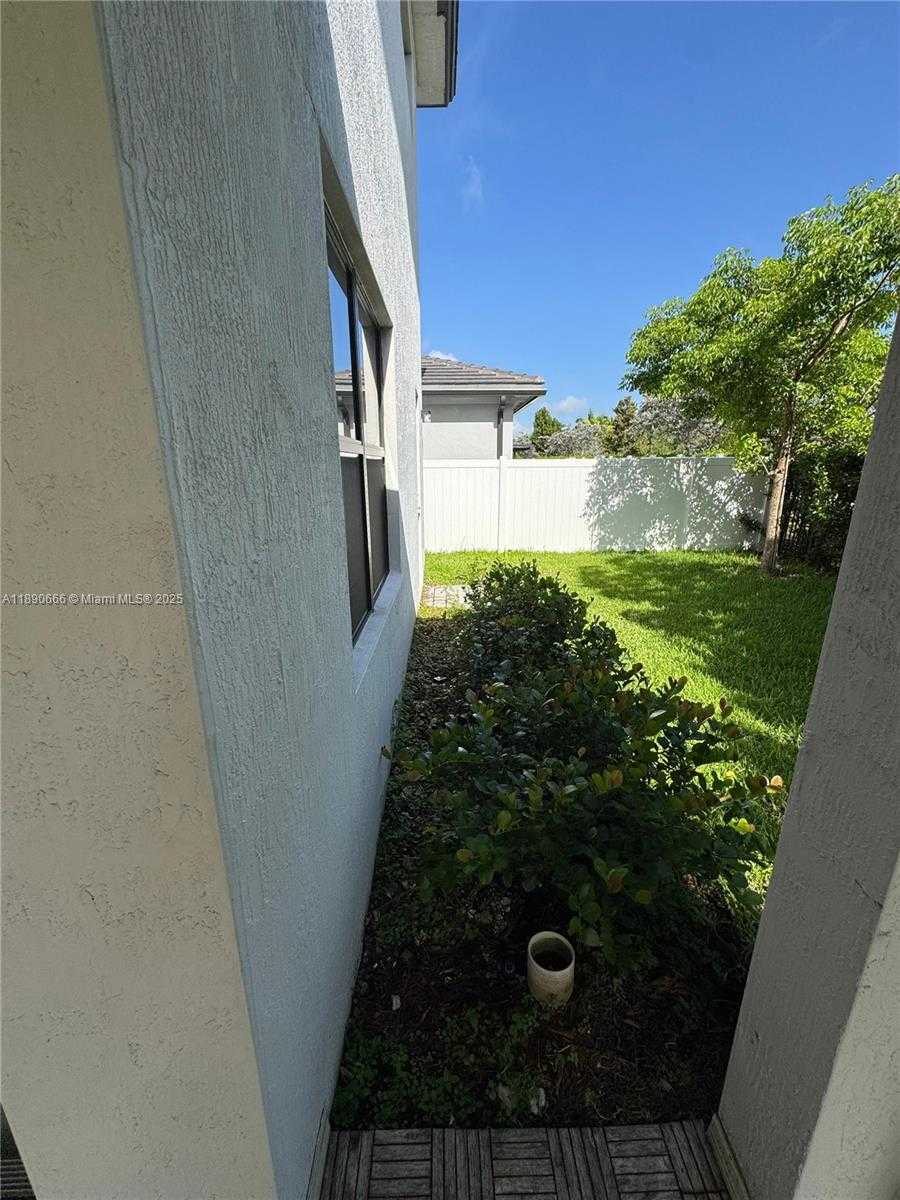 Small Image of 17355 SOUTH WEST 41ST ST, Miramar Number 35