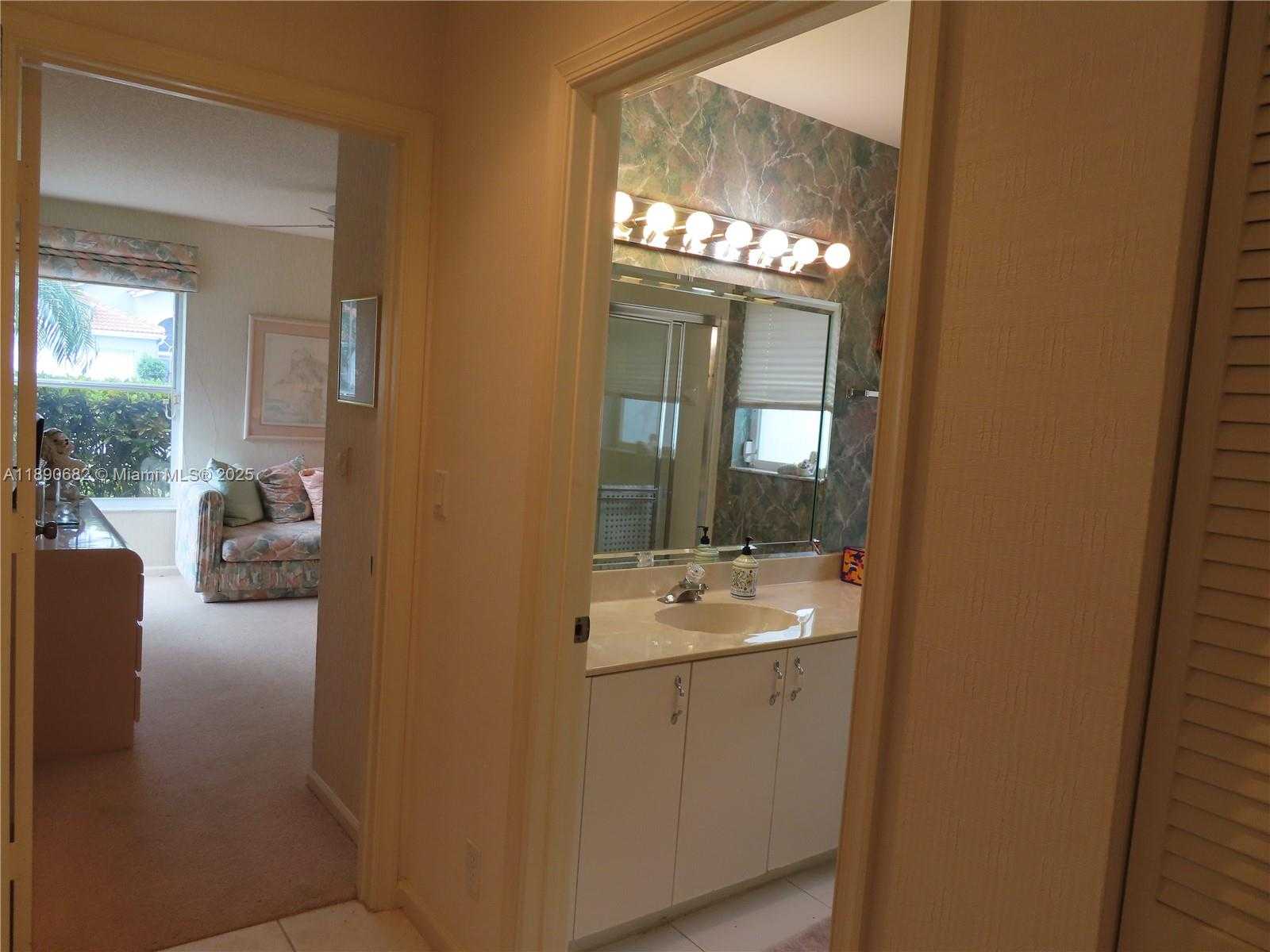 Small Image of 9755 HARBOUR LAKE CIR, Boynton Beach Number 18