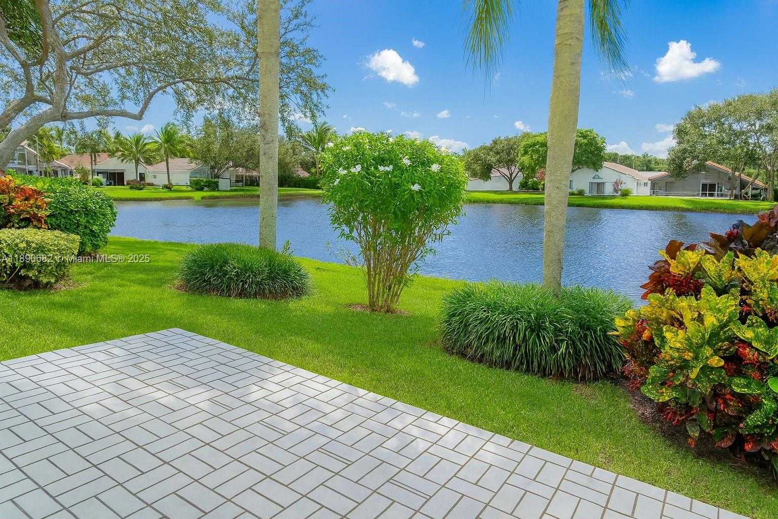 Small Image of 9755 HARBOUR LAKE CIR, Boynton Beach Number 2