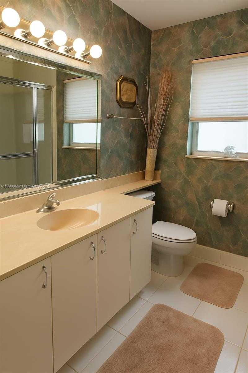 Small Image of 9755 HARBOUR LAKE CIR, Boynton Beach Number 21