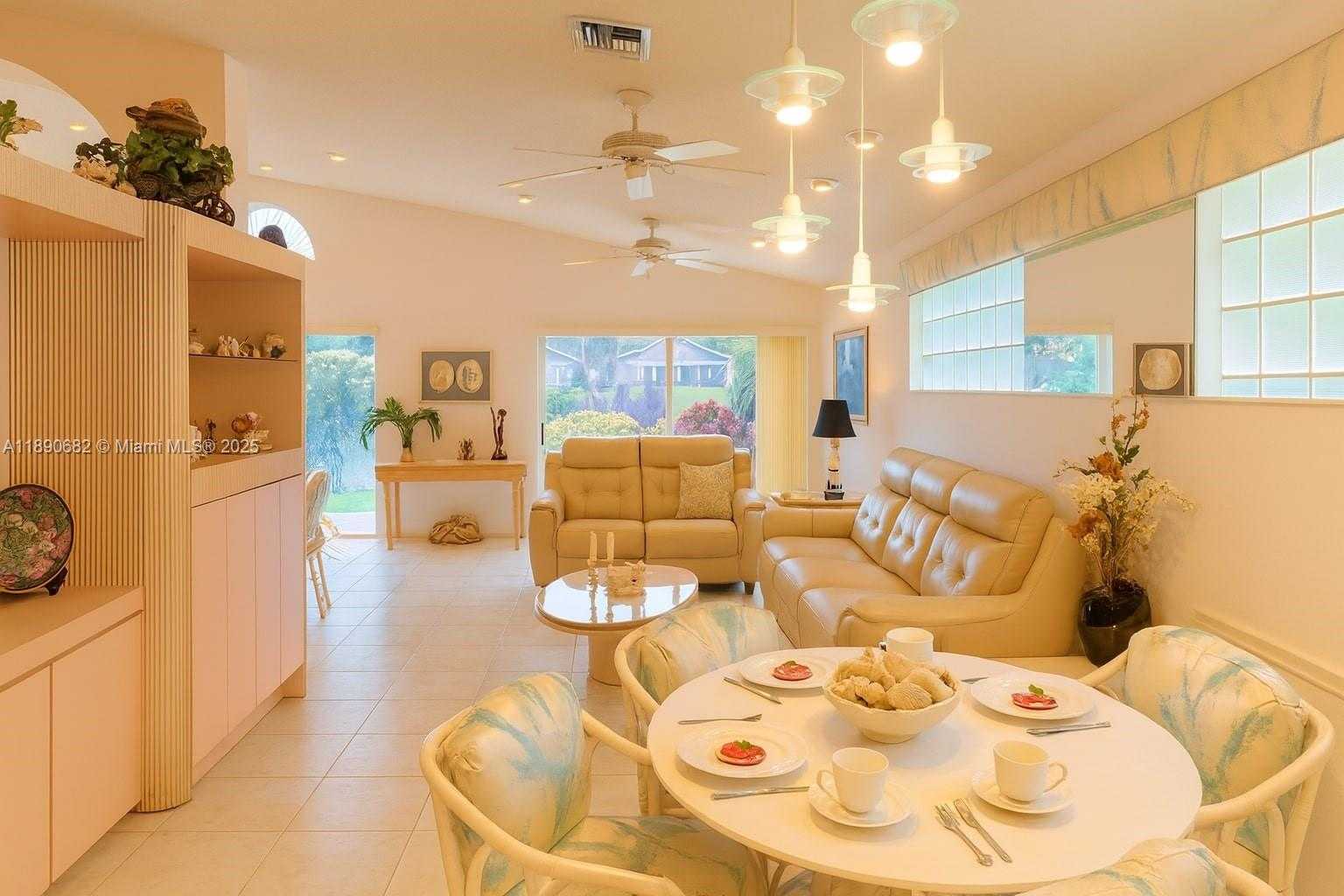 Small Image of 9755 HARBOUR LAKE CIR, Boynton Beach Number 3