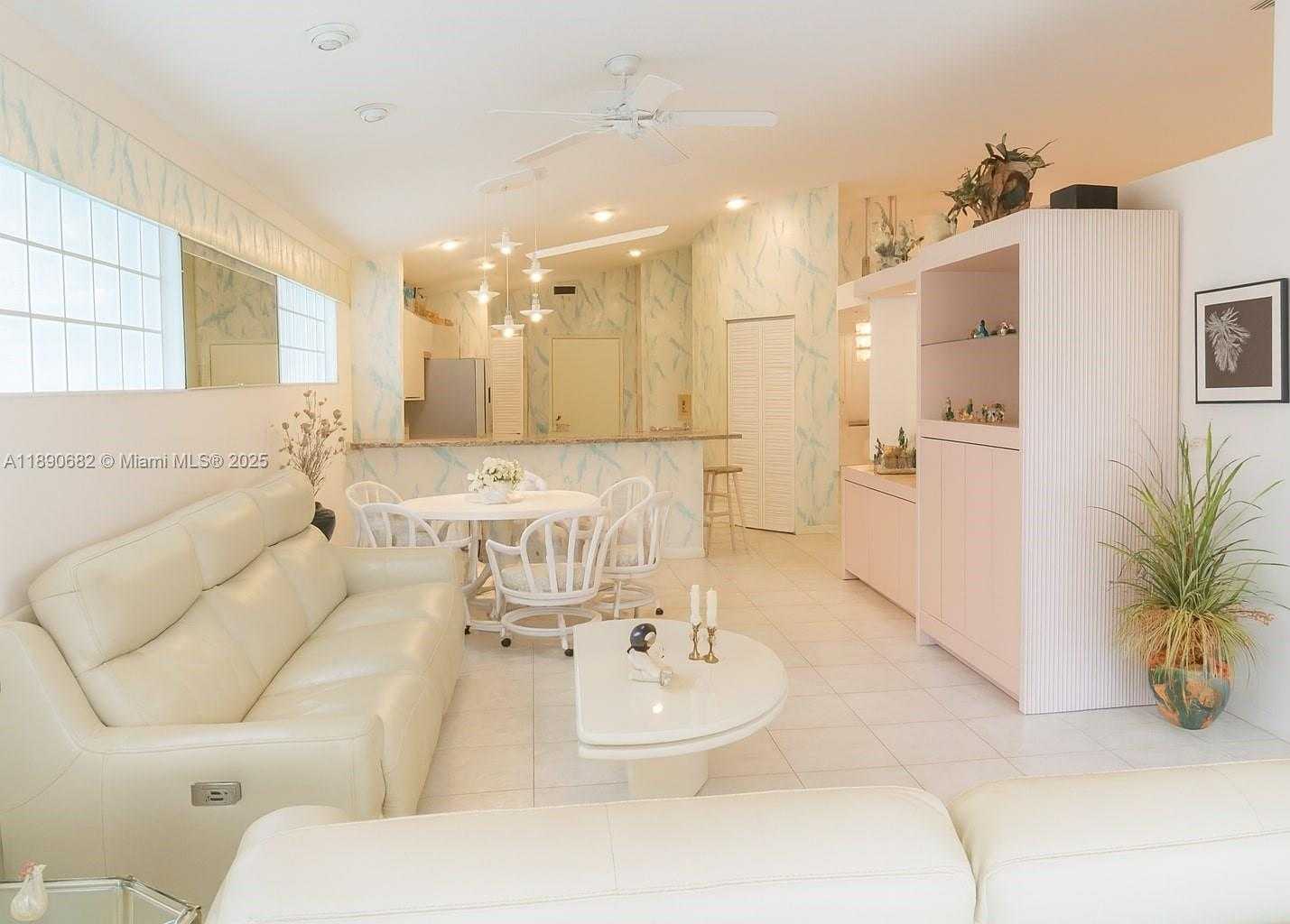 Small Image of 9755 HARBOUR LAKE CIR, Boynton Beach Number 5