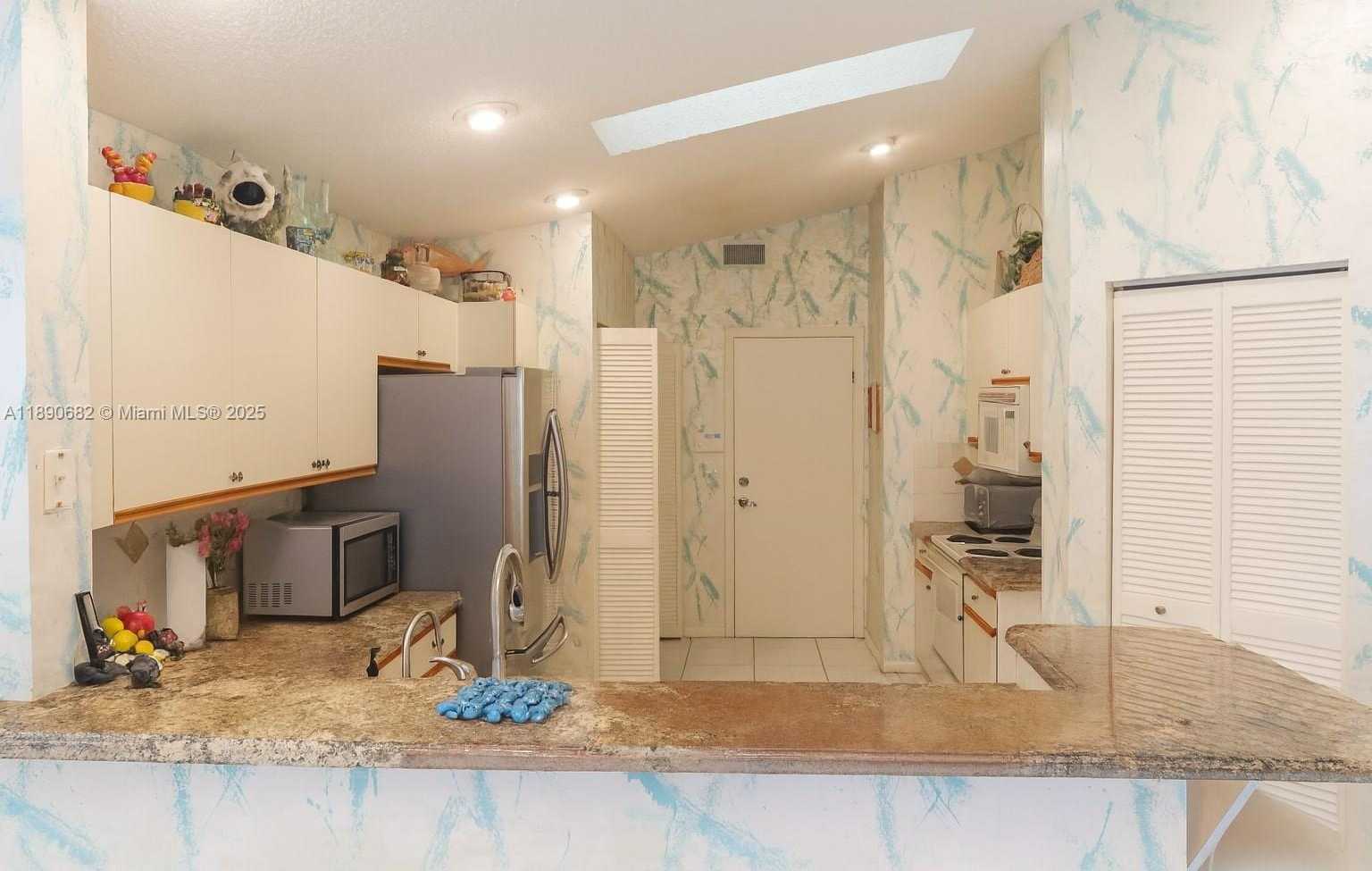 Small Image of 9755 HARBOUR LAKE CIR, Boynton Beach Number 6